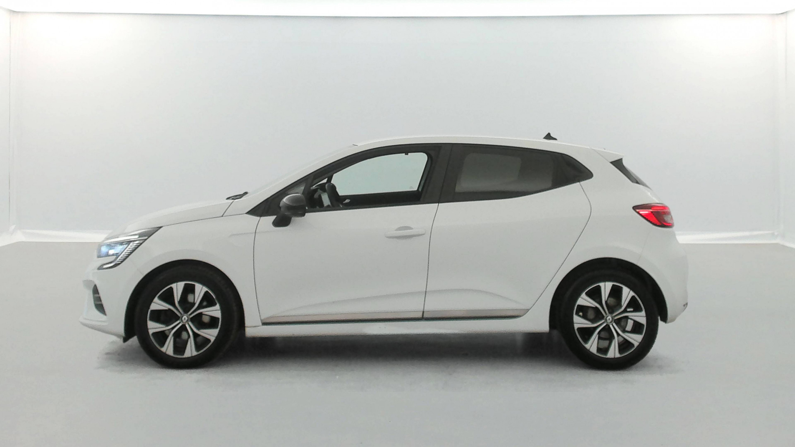 Vente en ligne Renault Clio 5 CLIO SOCIETE BLUE DCI 100 au prix de 10 990 €
