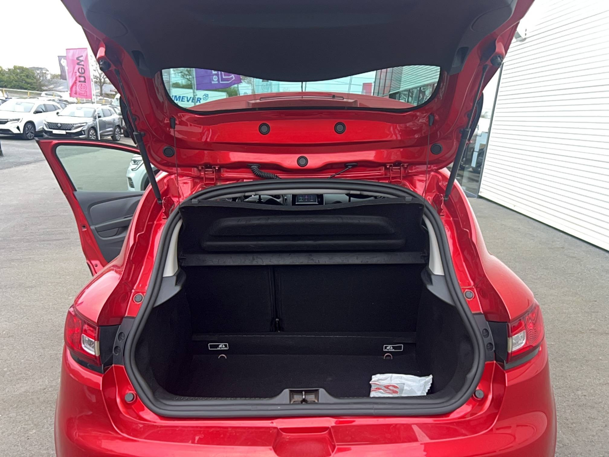 Vente en ligne Renault Clio 4 Clio TCe 90 E6C au prix de 10 590 €