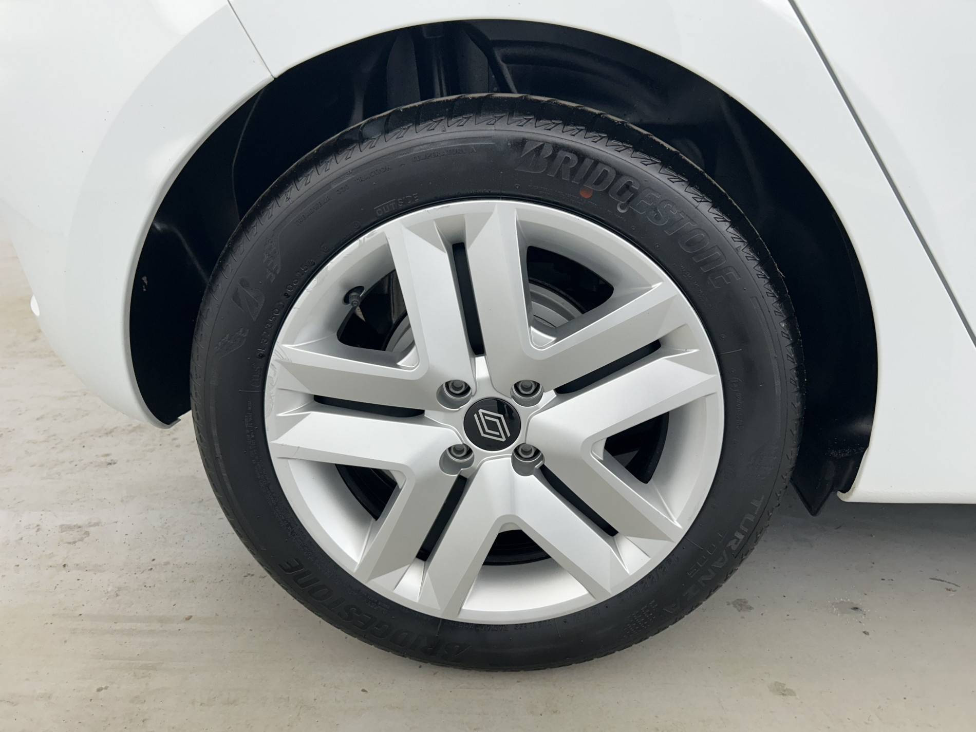 Vente en ligne Renault Clio 5 Clio E-Tech full hybrid 145 ch GSR2 au prix de 18 890 €
