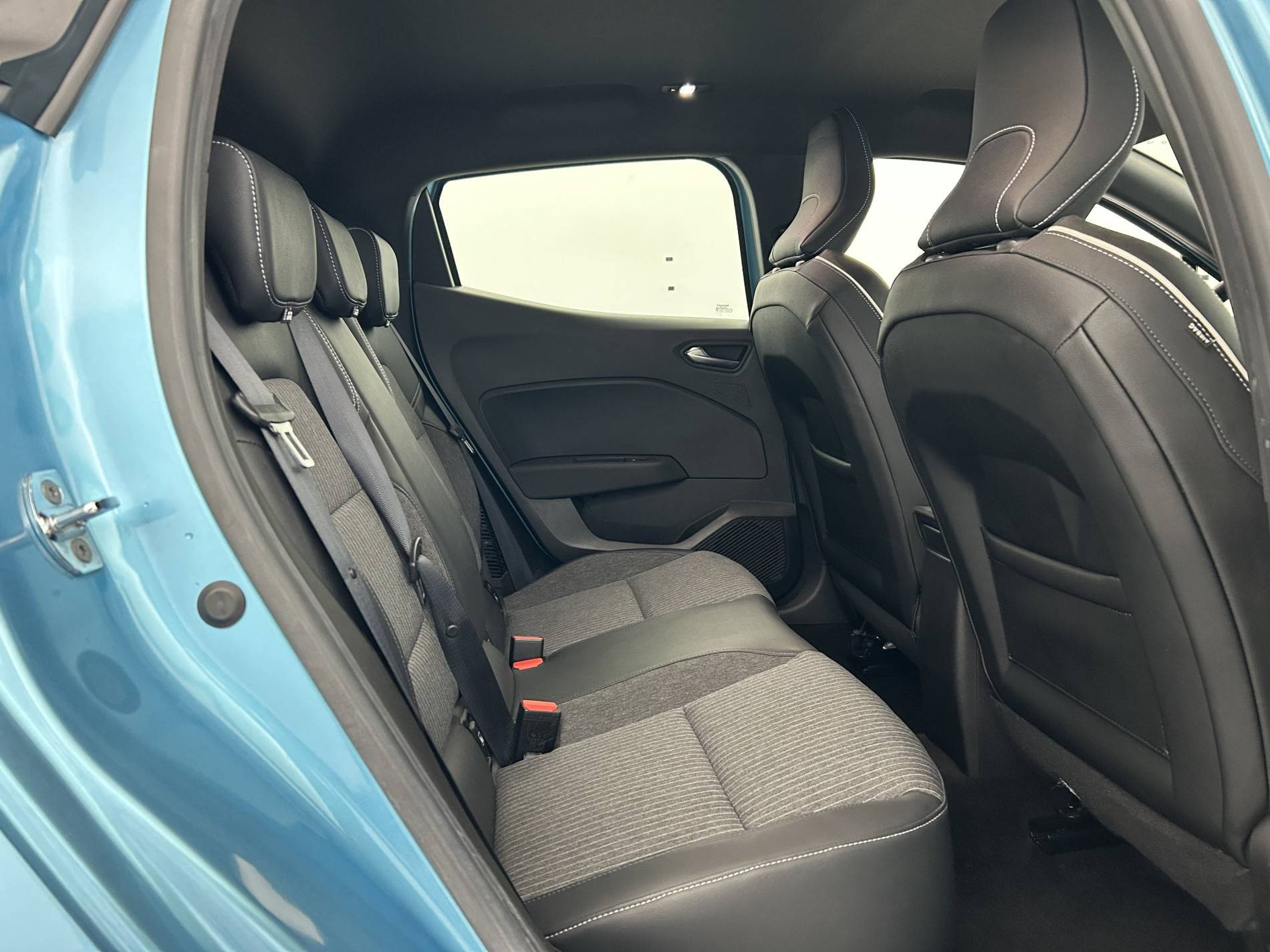 Vente en ligne Renault Clio 5 Clio E-Tech 140 - 21N au prix de 18 499 €