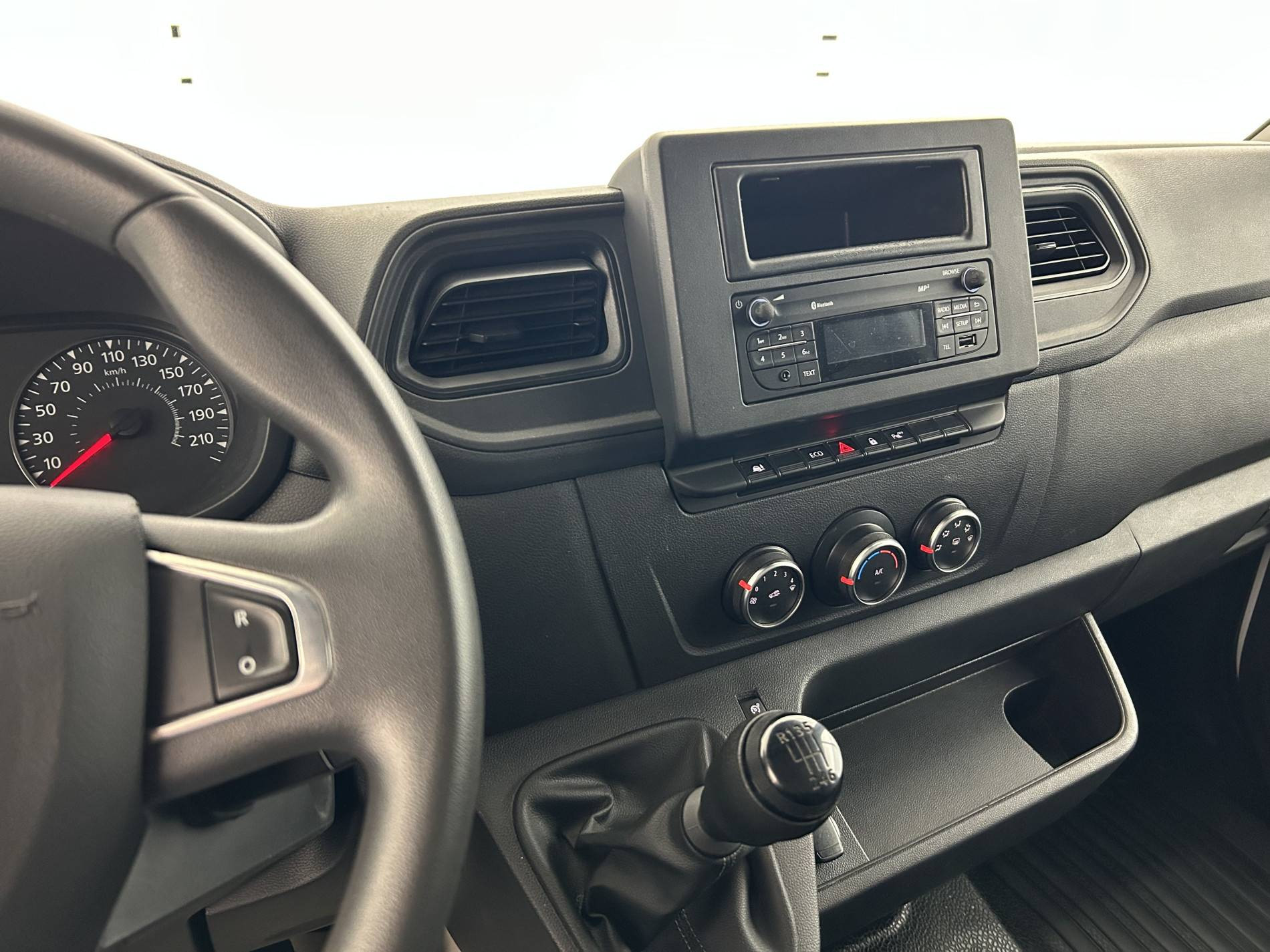Vente en ligne Renault Master Fourgon MASTER FGN TRAC F3500 L2H2 BLUE DCI 135 au prix de 22 390 €