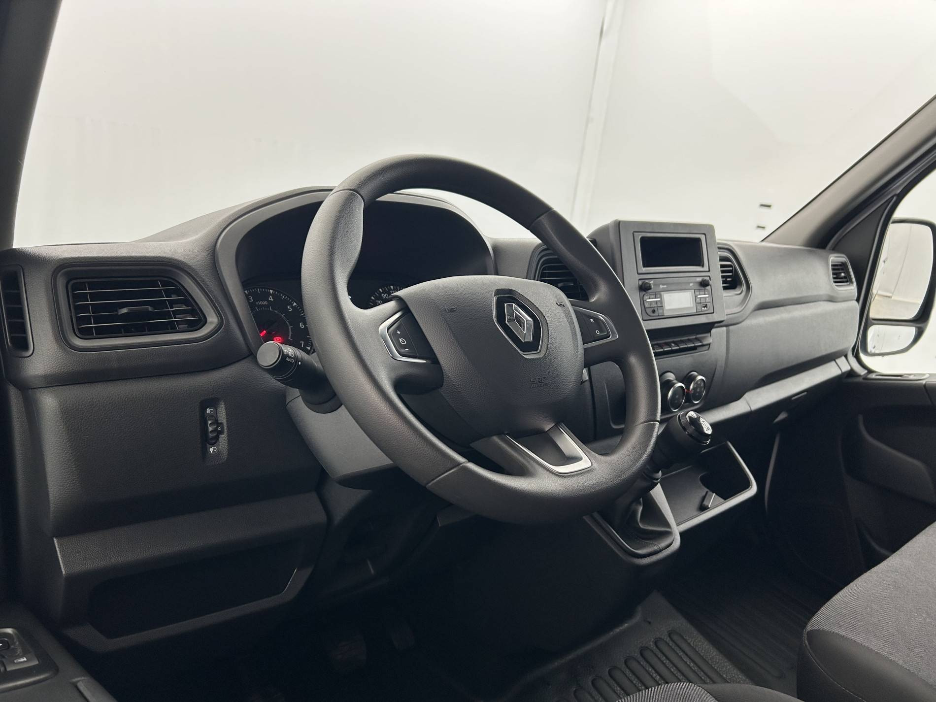 Vente en ligne Renault Master Fourgon MASTER FGN TRAC F3500 L2H2 BLUE DCI 135 au prix de 27 990 €