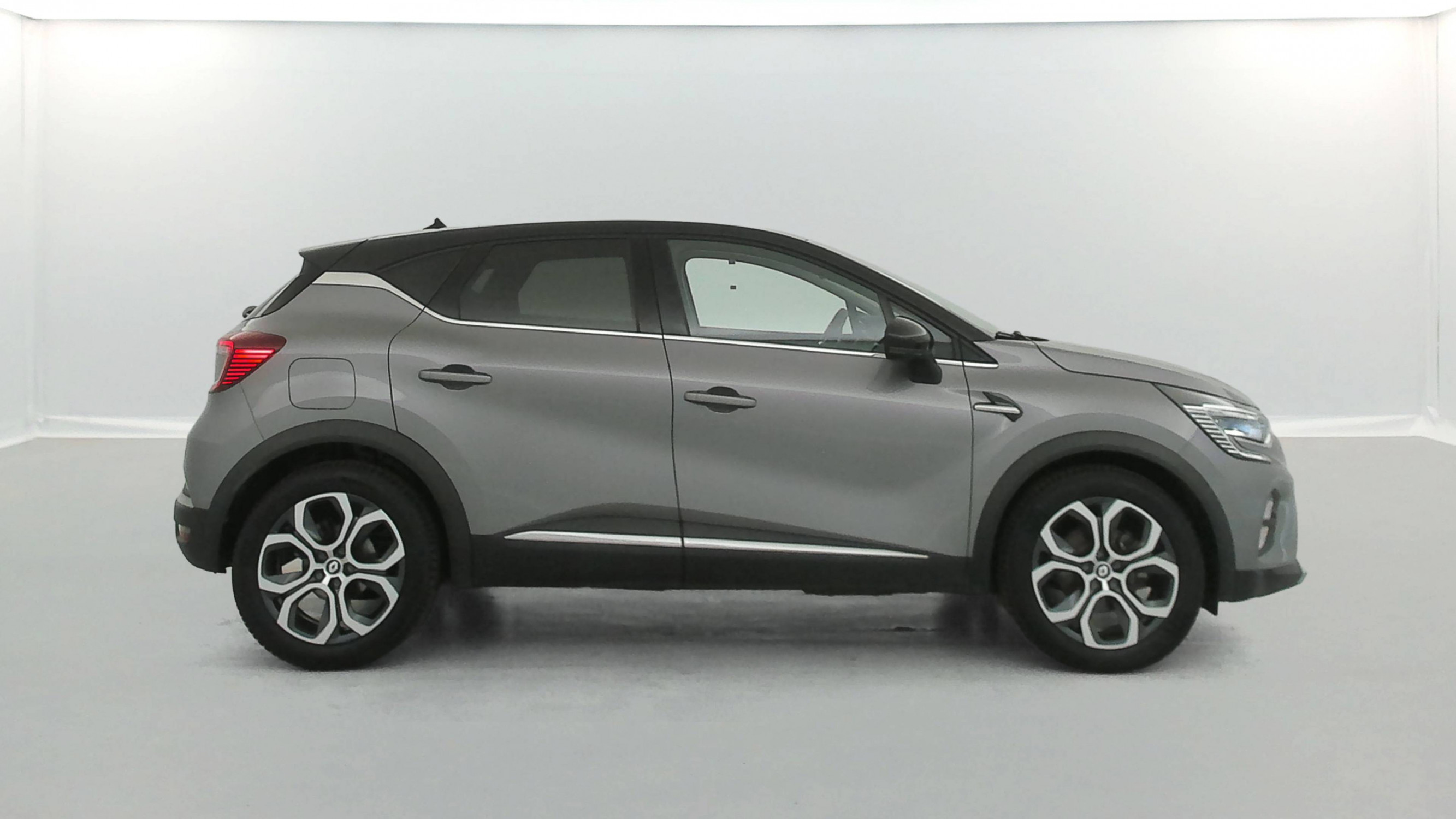 Vente en ligne Renault Captur  E-Tech 145 - 21 au prix de 18 490 €