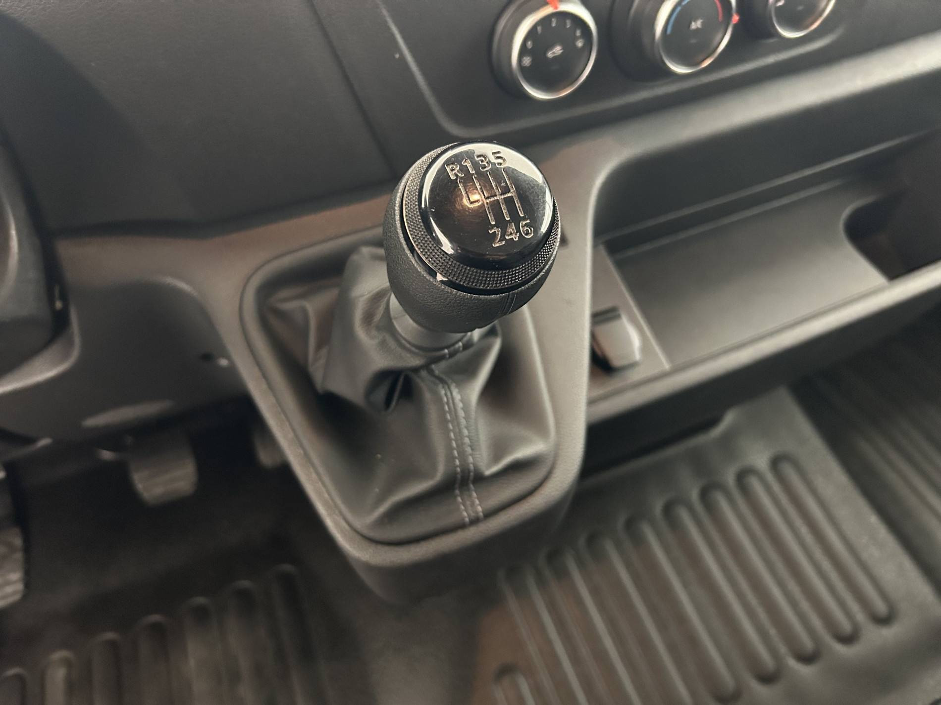 Vente en ligne Renault Master Fourgon MASTER FGN TRAC F3500 L2H2 BLUE DCI 135 au prix de 27 990 €