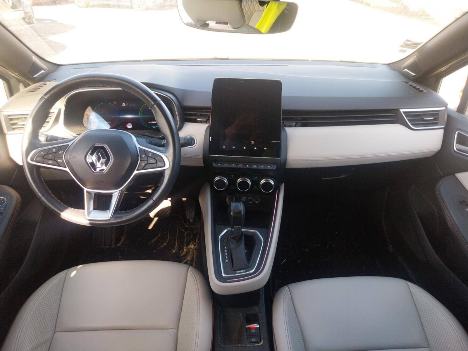 Vente en ligne Renault Clio 5 Clio E-Tech 140 - 21N au prix de 19 570 €