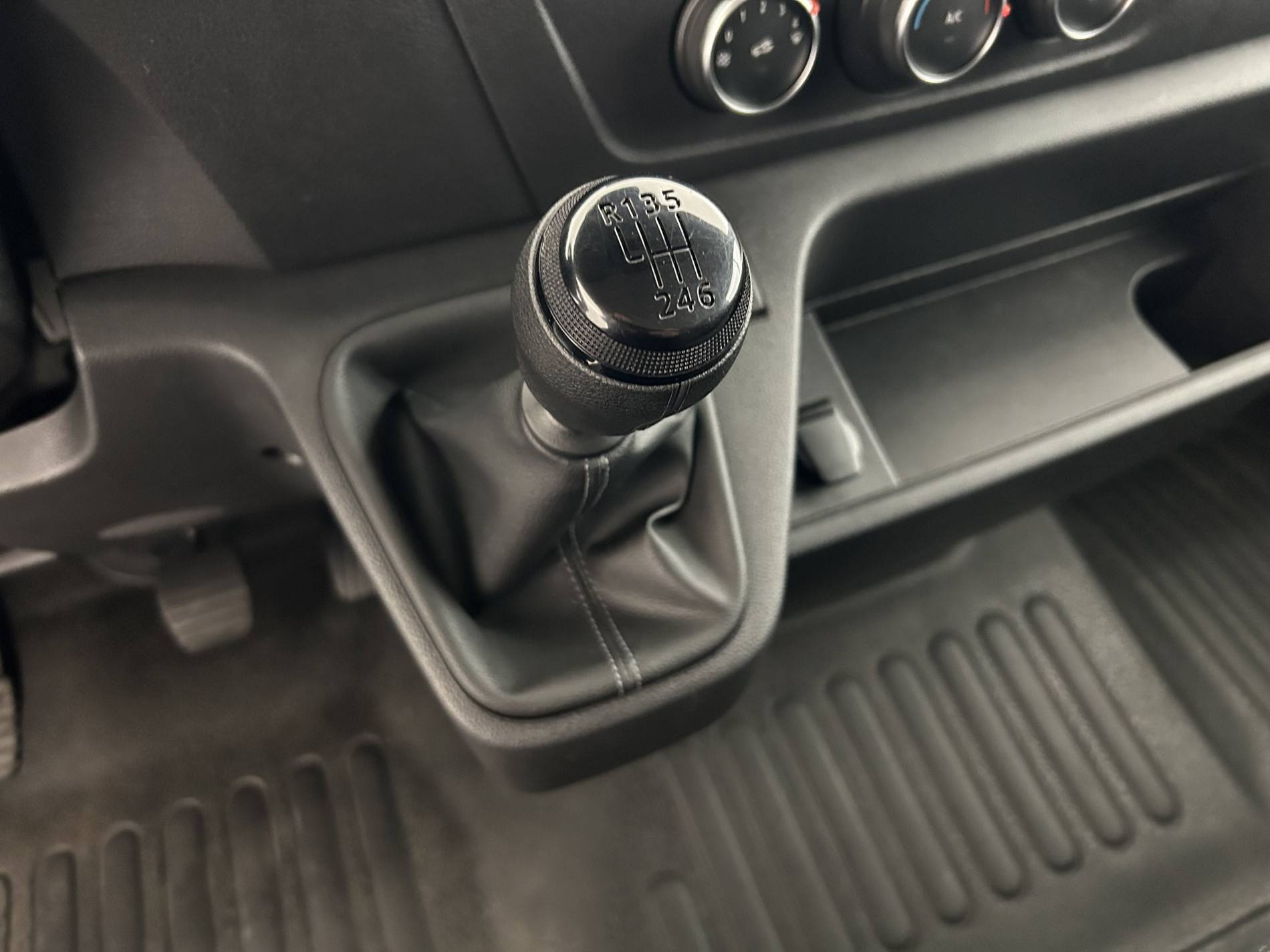 Vente en ligne Renault Master Fourgon MASTER FGN TRAC F3500 L3H3 BLUE DCI 135 au prix de 28 490 €