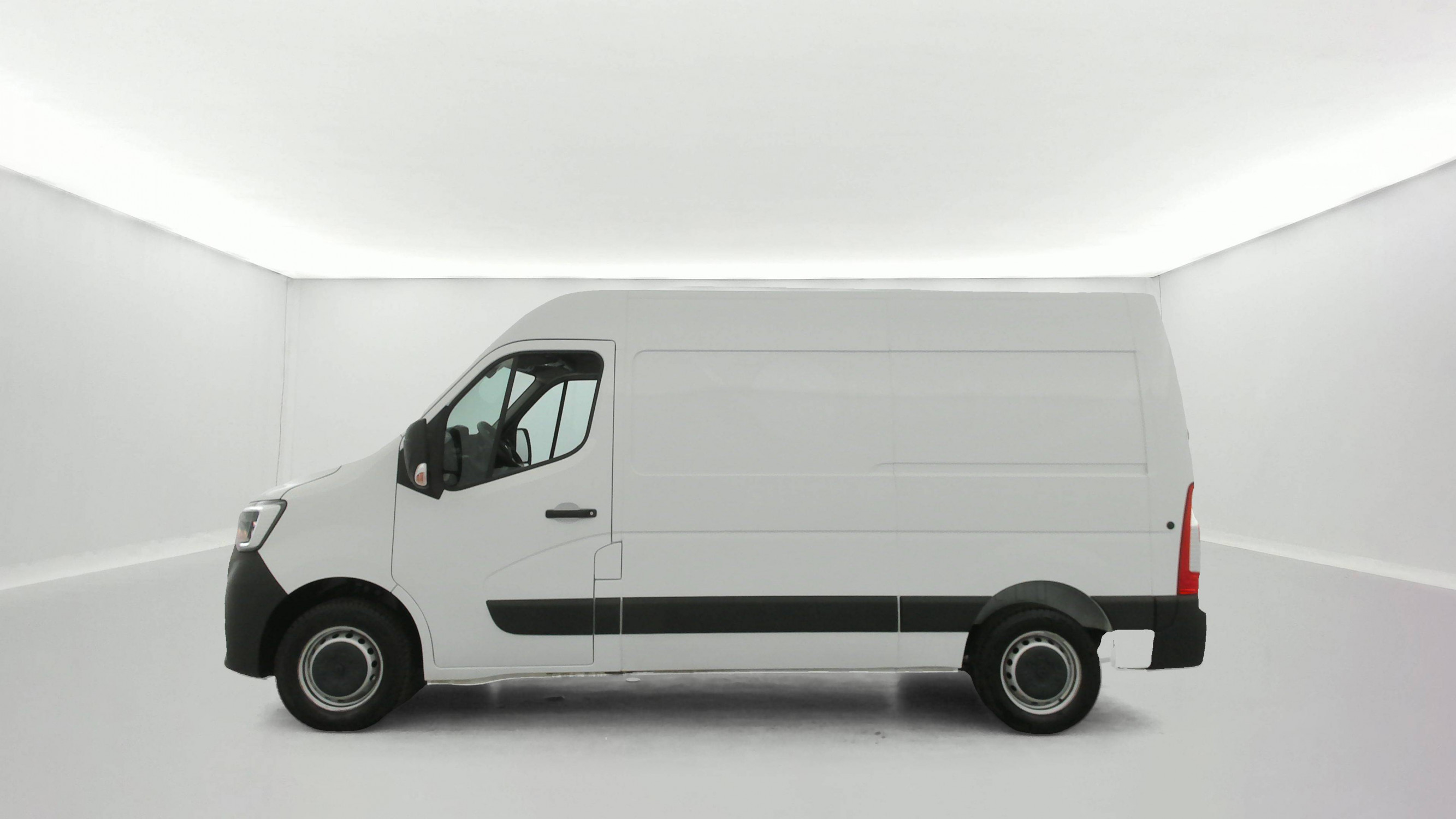 Vente en ligne Renault Master Fourgon MASTER FGN TRAC F3500 L2H2 BLUE DCI 135 au prix de 20 990 €