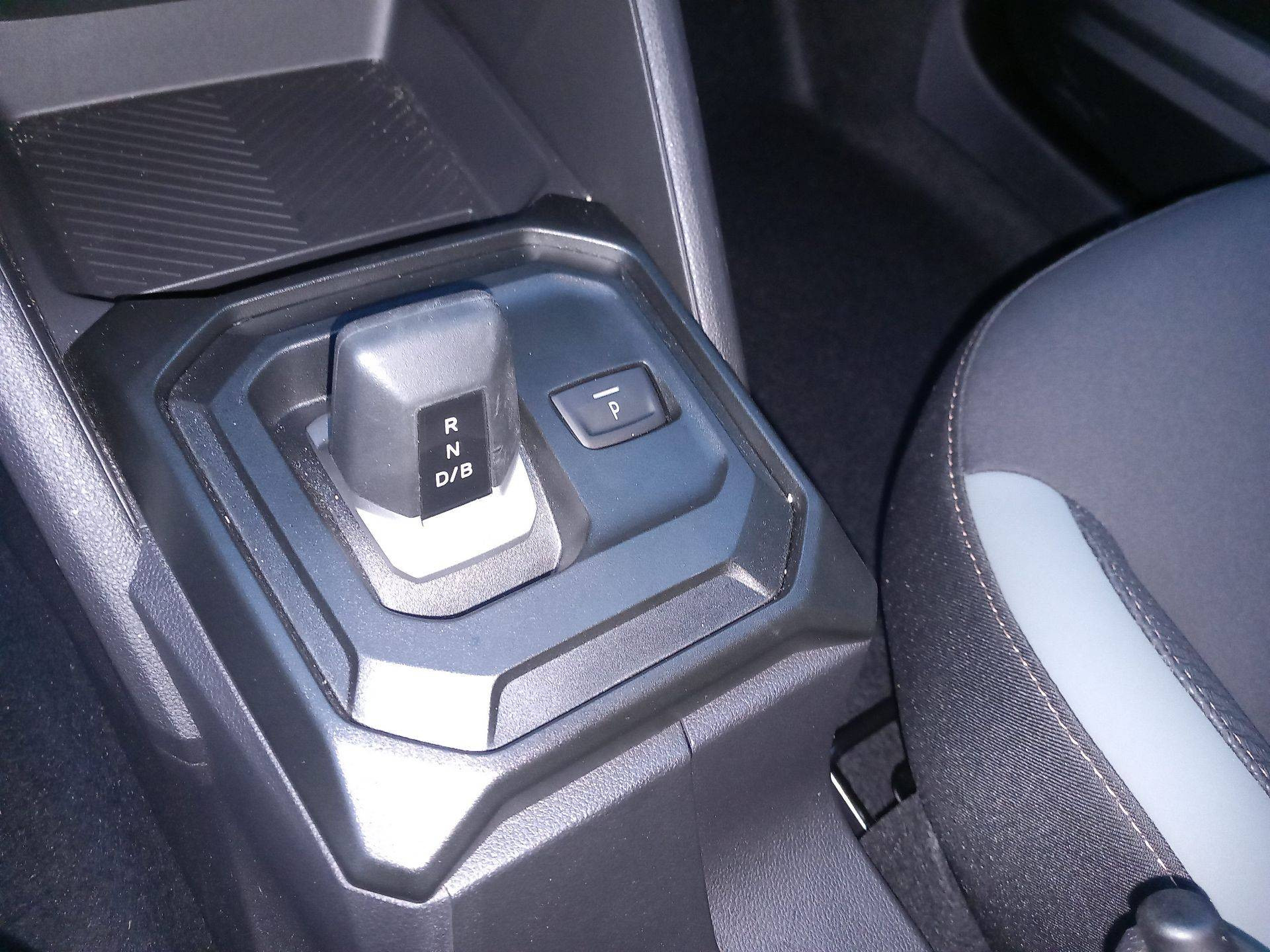 Vente en ligne Dacia Duster  Hybrid 140 au prix de 25 990 €