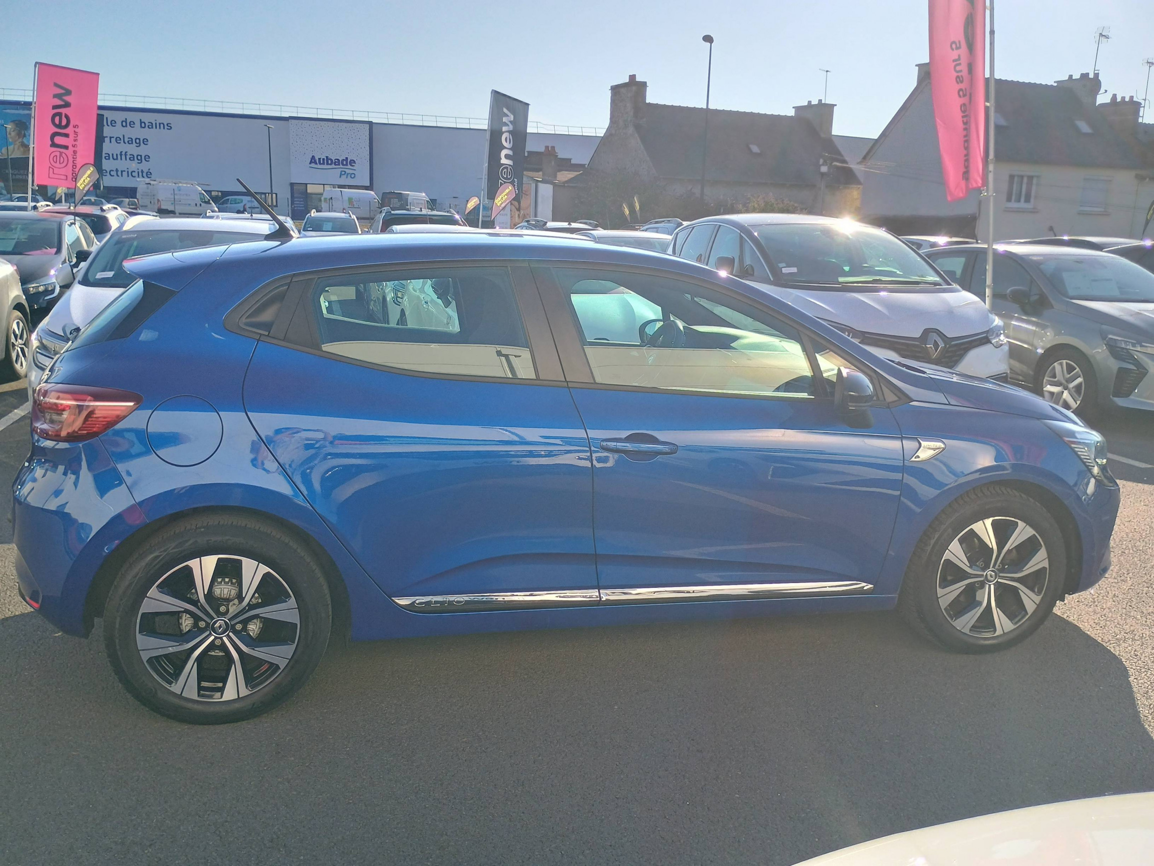 Vente en ligne Renault Clio 5 Clio TCe 90 - 21N au prix de 13 390 €