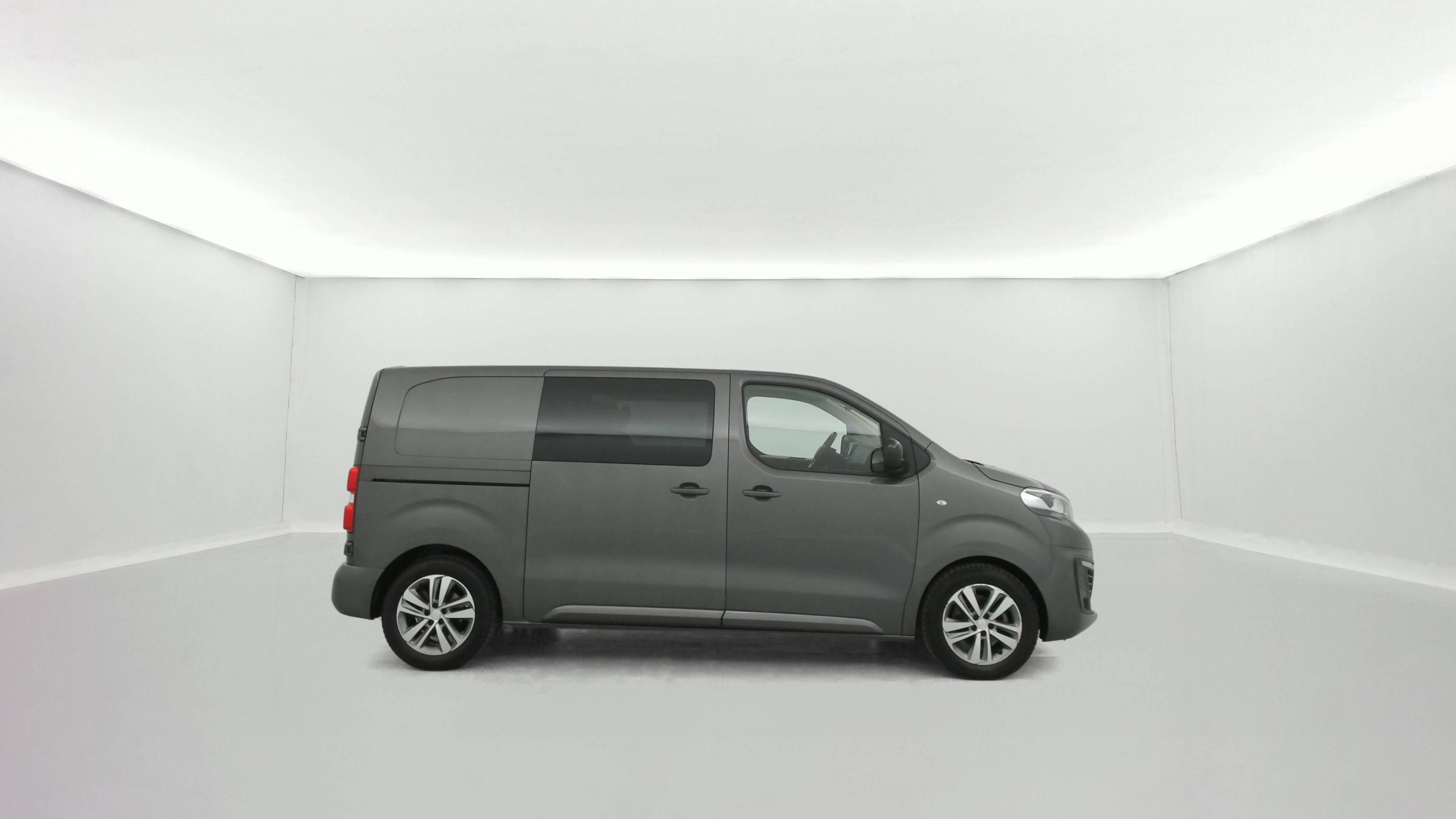 Vente en ligne Peugeot Expert Cabine Approfondie EXPERT CA STANDARD BLUEHDI 180 S&S EAT8 au prix de 28 790 €