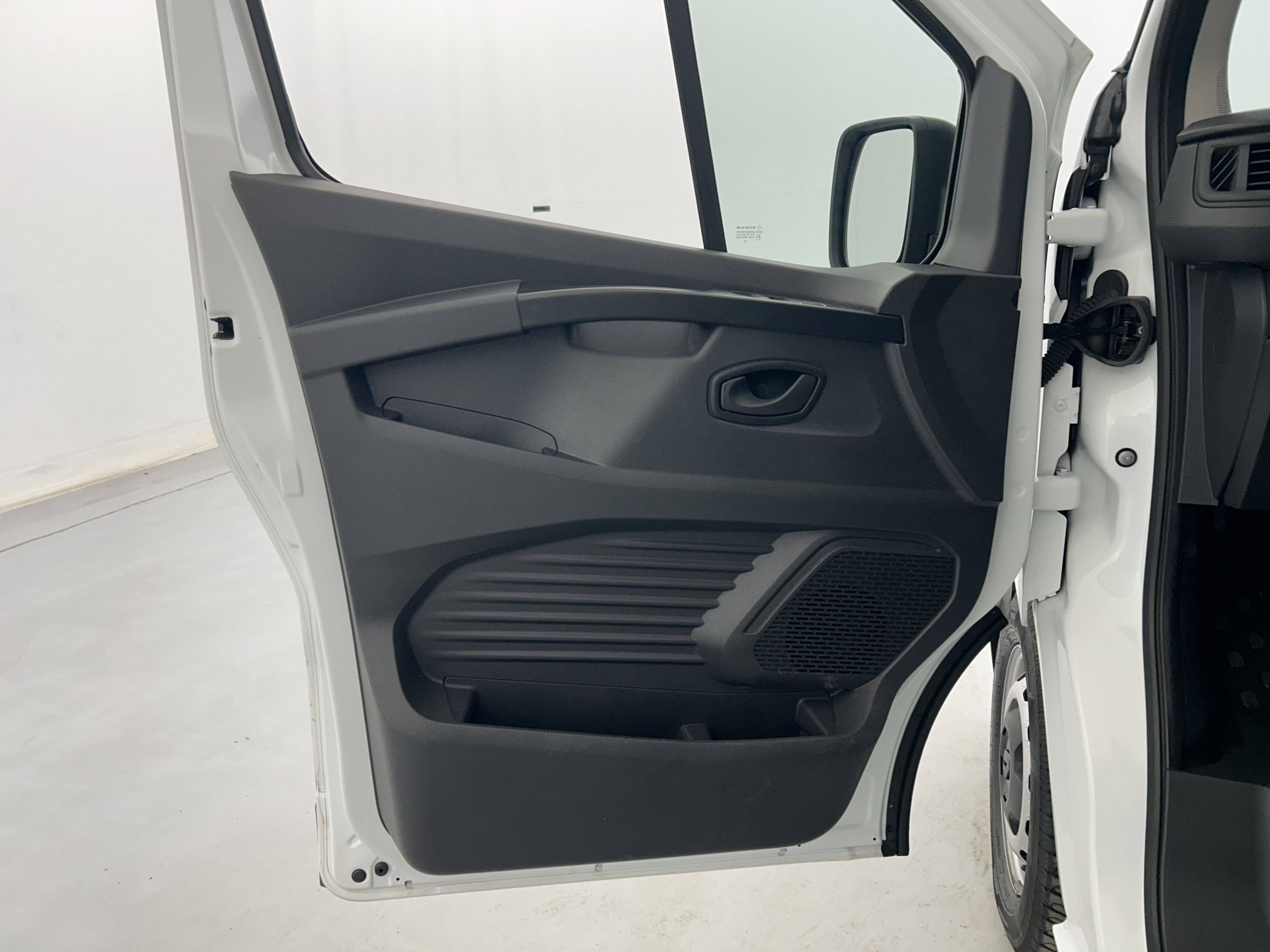 Vente en ligne Renault Trafic 3 Fourgon TRAFIC FGN L1H1 3000 KG BLUE DCI 130 au prix de 24 770 €