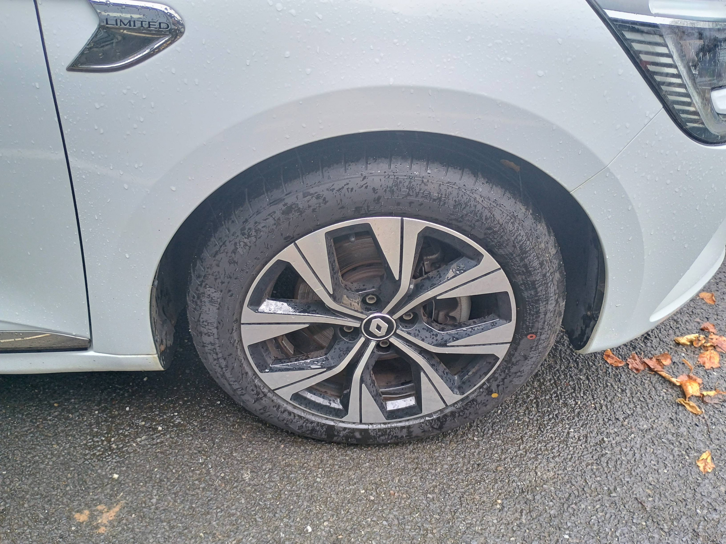 Vente en ligne Renault Clio 5 Clio E-Tech 140 - 21N au prix de 15 490 €