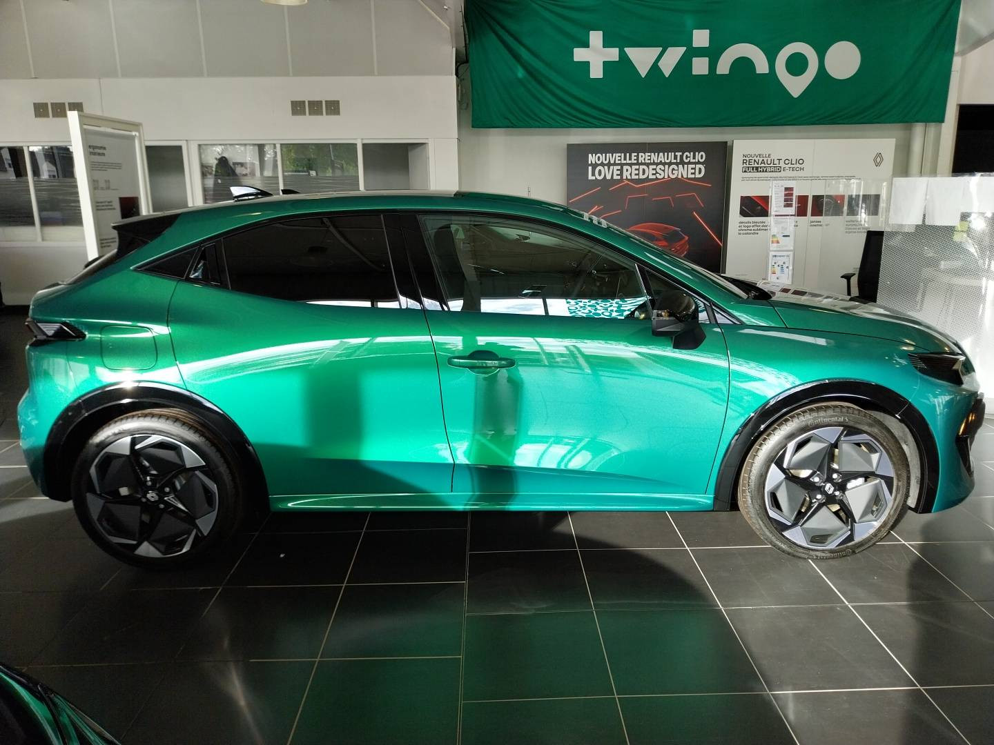 Vente en ligne Renault Clio 6 Clio E-Tech full hybrid 160 ch au prix de 27 390 €