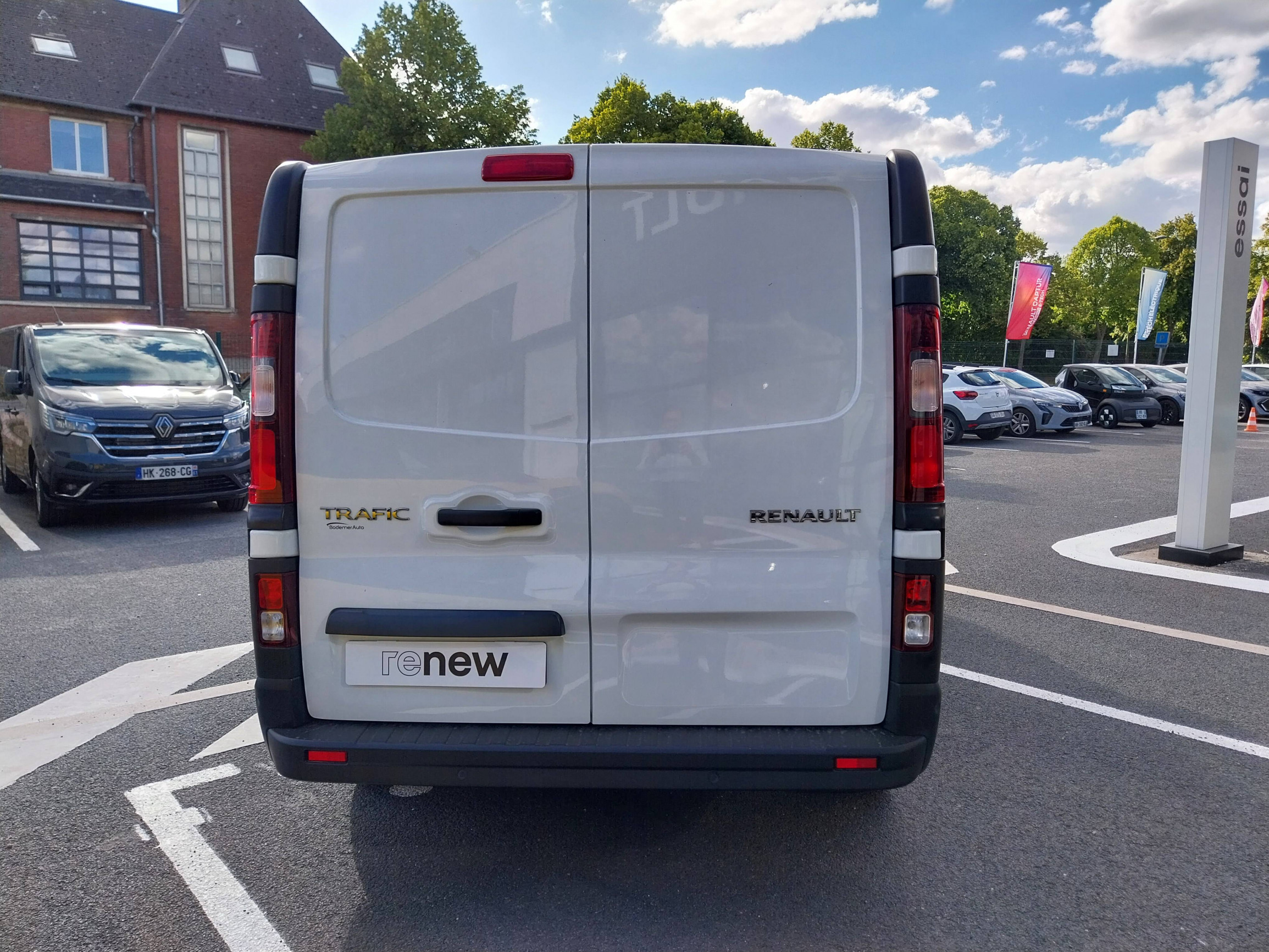 Vente en ligne Renault Trafic 3 Fourgon TRAFIC FG BLUE DCI 130 L1H1 3T GSR2 au prix de 22 990 €