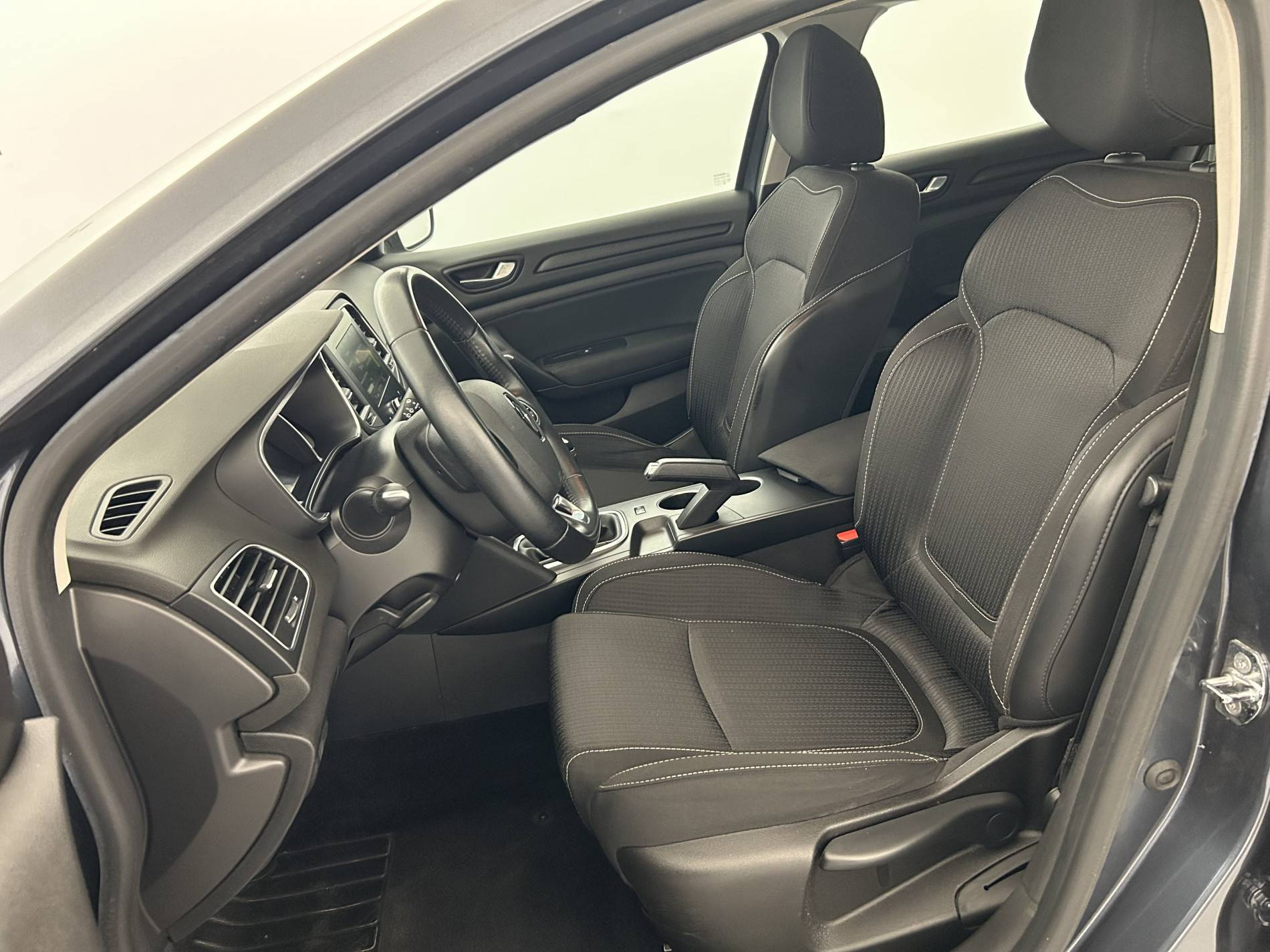 Vente en ligne Renault Megane 4 Mégane IV Berline Blue dCi 115 au prix de 14 990 €