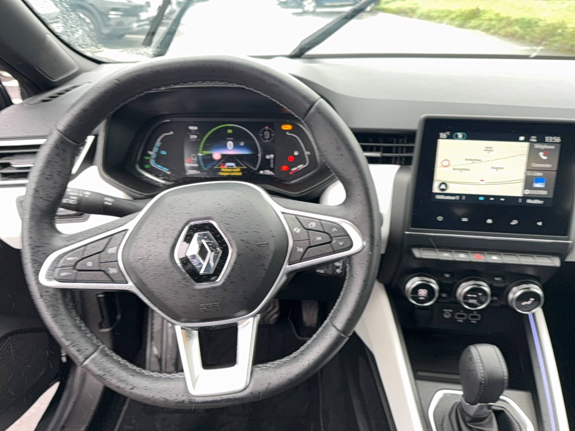 Vente en ligne Renault Clio 5 Clio E-Tech full hybrid 145 au prix de 15 990 €