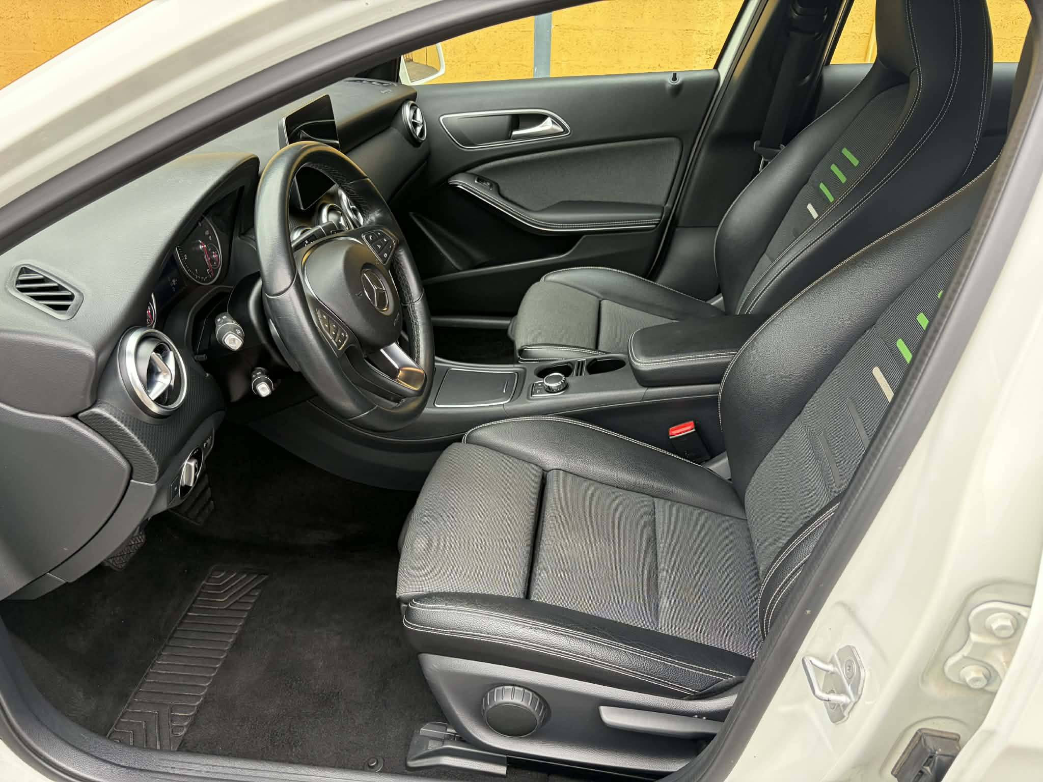 Vente en ligne Mercedes Classe A  200 d 7G-DCT au prix de 16 990 €