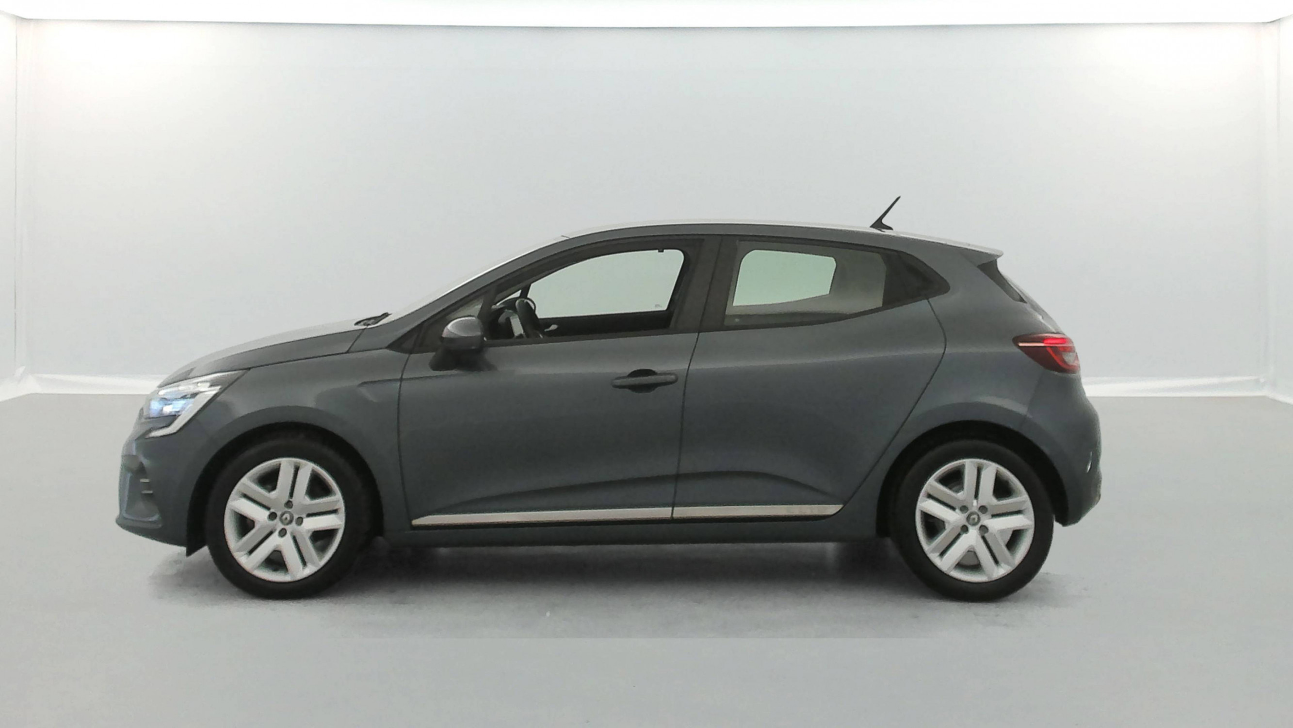 Vente en ligne Renault Clio 5 Clio E-Tech 140 - 21N au prix de 14 970 €