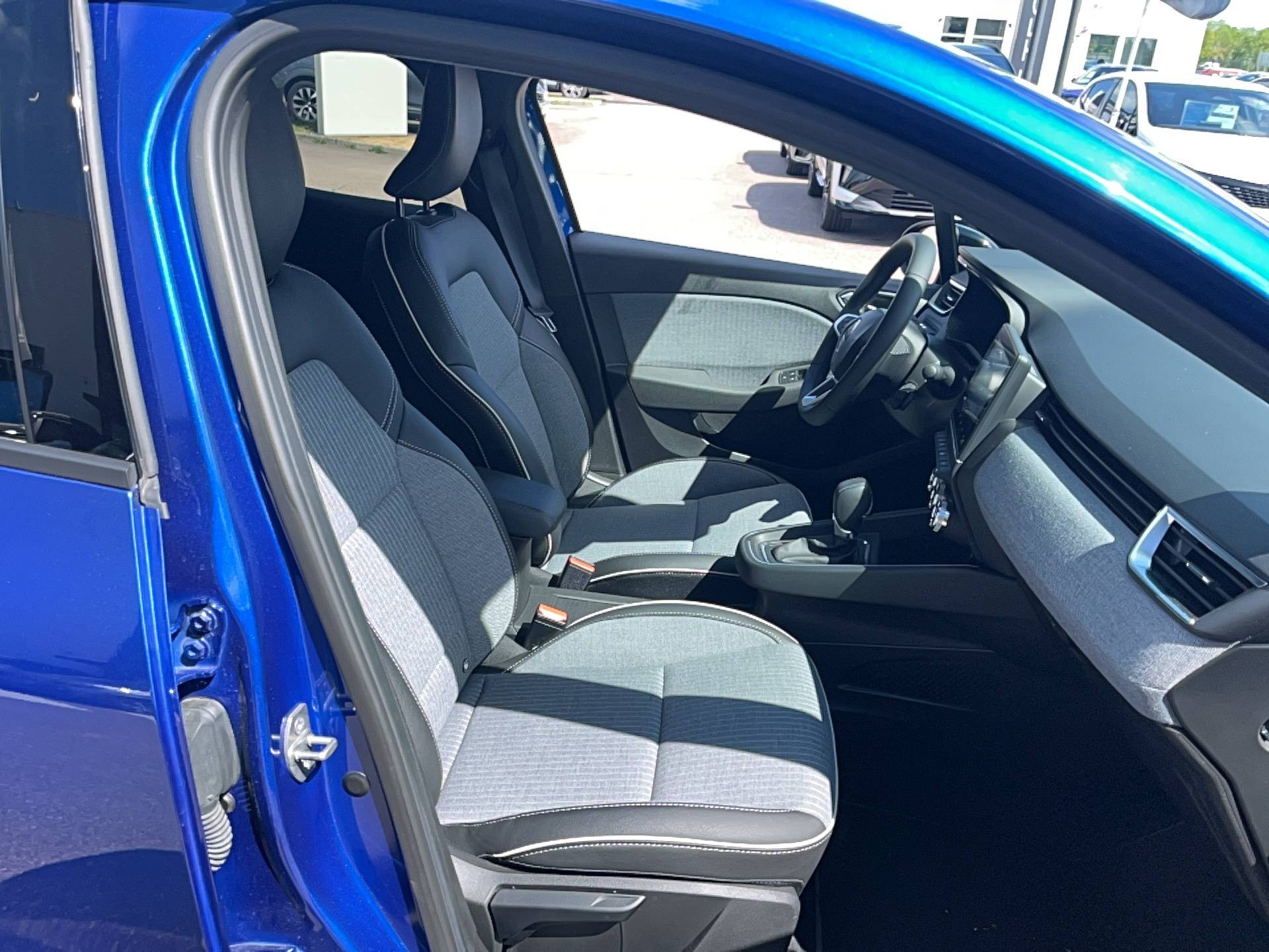 Vente en ligne Renault Clio 5 Clio E-Tech full hybrid 145 au prix de 20 791 €