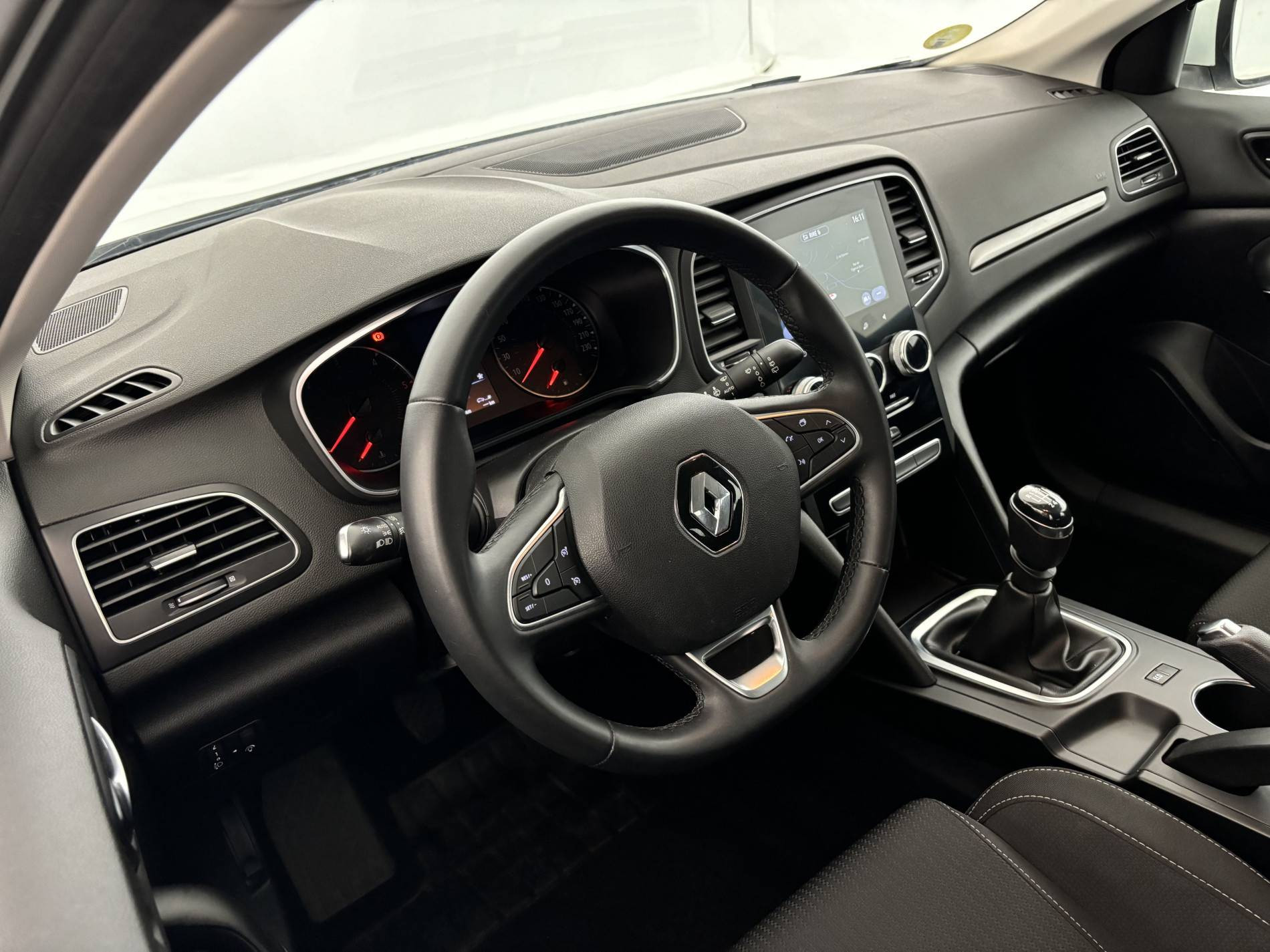 Vente en ligne Renault Megane 4  BLUE DCI 115 - 21N au prix de 12 990 €