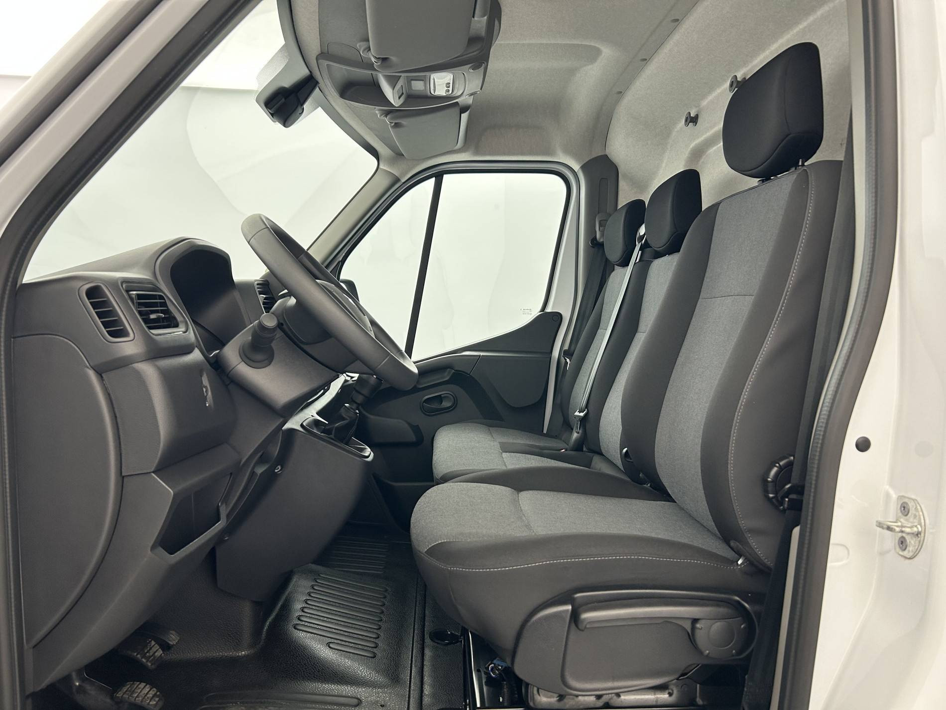 Vente en ligne Renault Master Fourgon MASTER FGN TRAC F3500 L2H2 BLUE DCI 135 au prix de 25 500 €