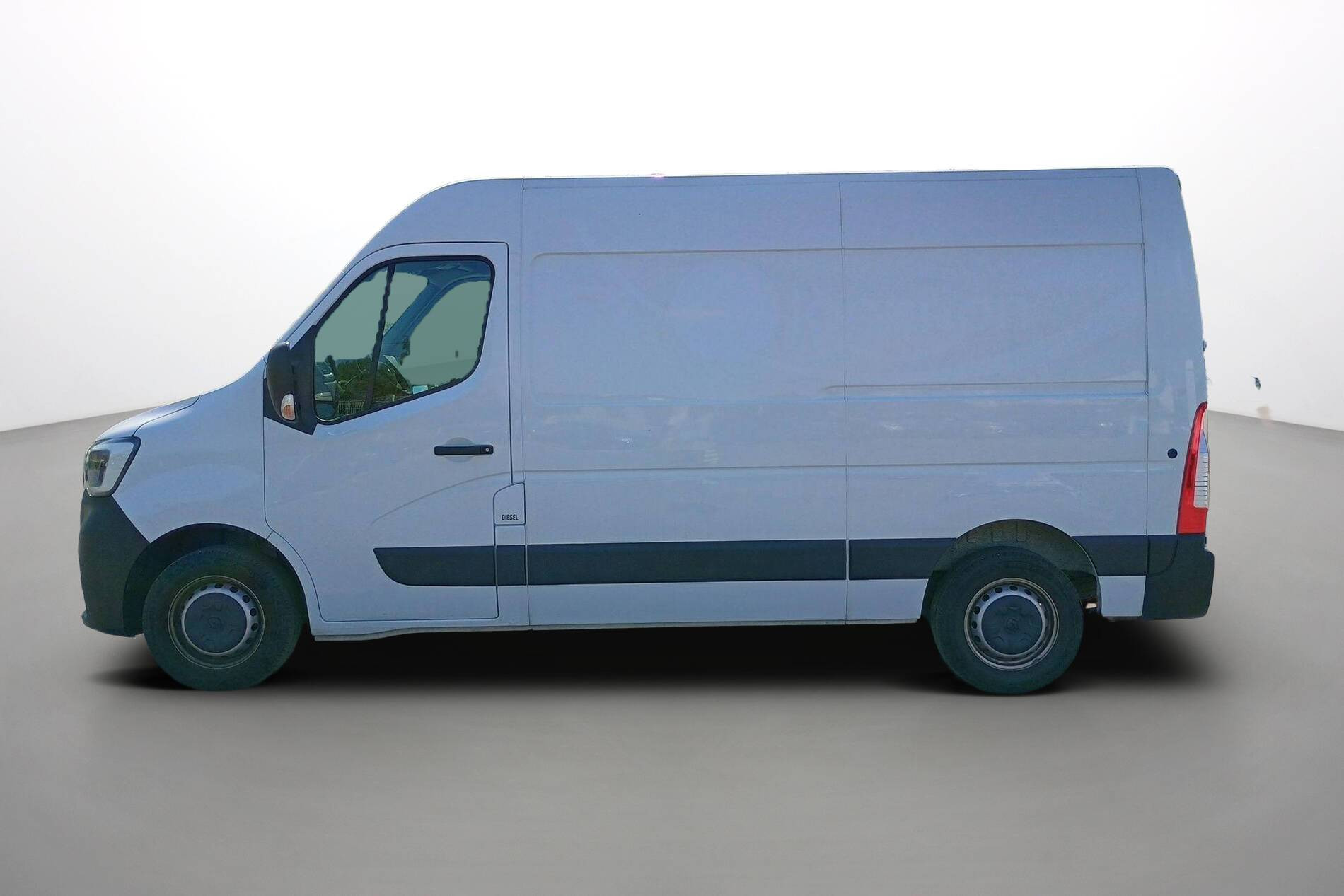 Vente en ligne Renault Master Fourgon MASTER FGN TRAC F3500 L2H2 BLUE DCI 135 au prix de 24 890 €