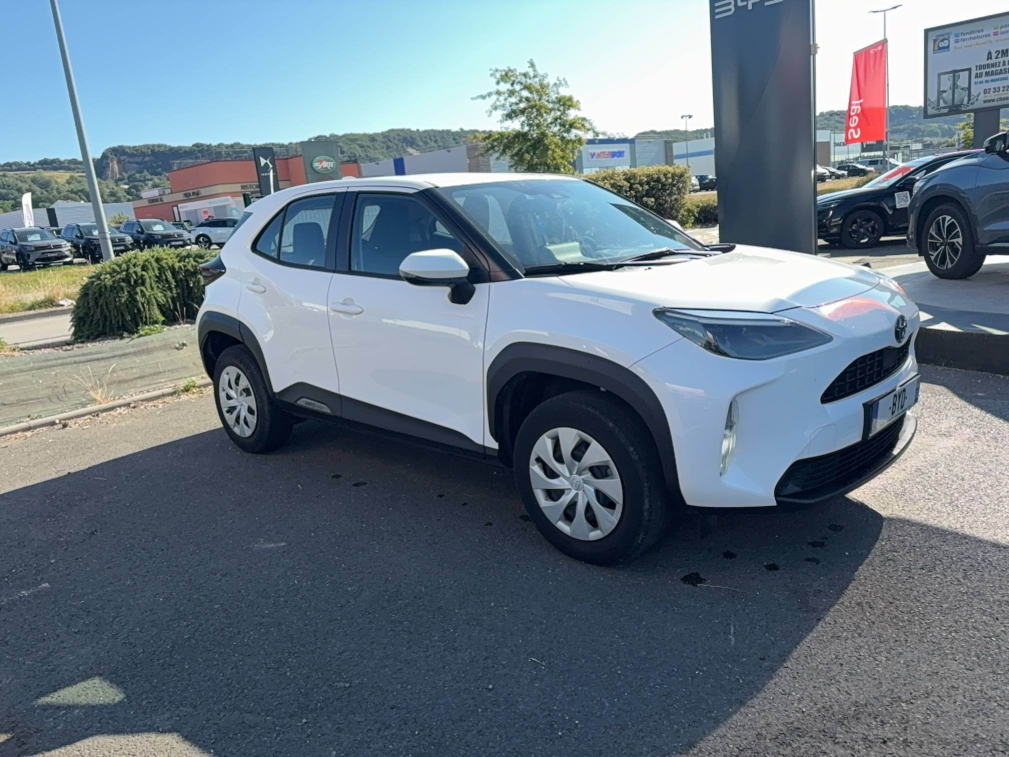 Vente en ligne Toyota Yaris YARIS HYBRIDE AFFAIRES 116H au prix de 18 990 €