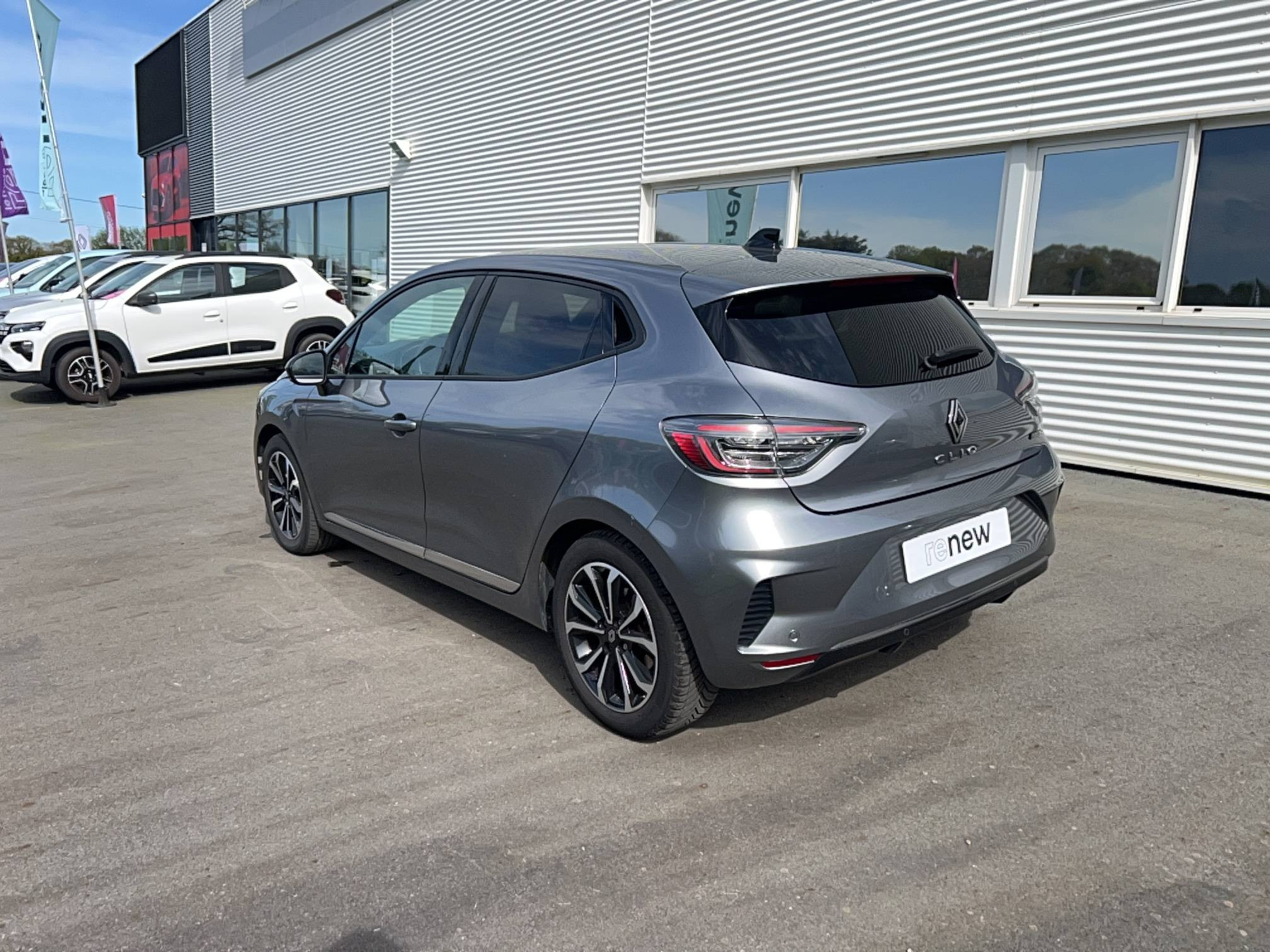 Vente en ligne Renault Clio 5 Clio E-Tech full hybrid 145 au prix de 18 590 €