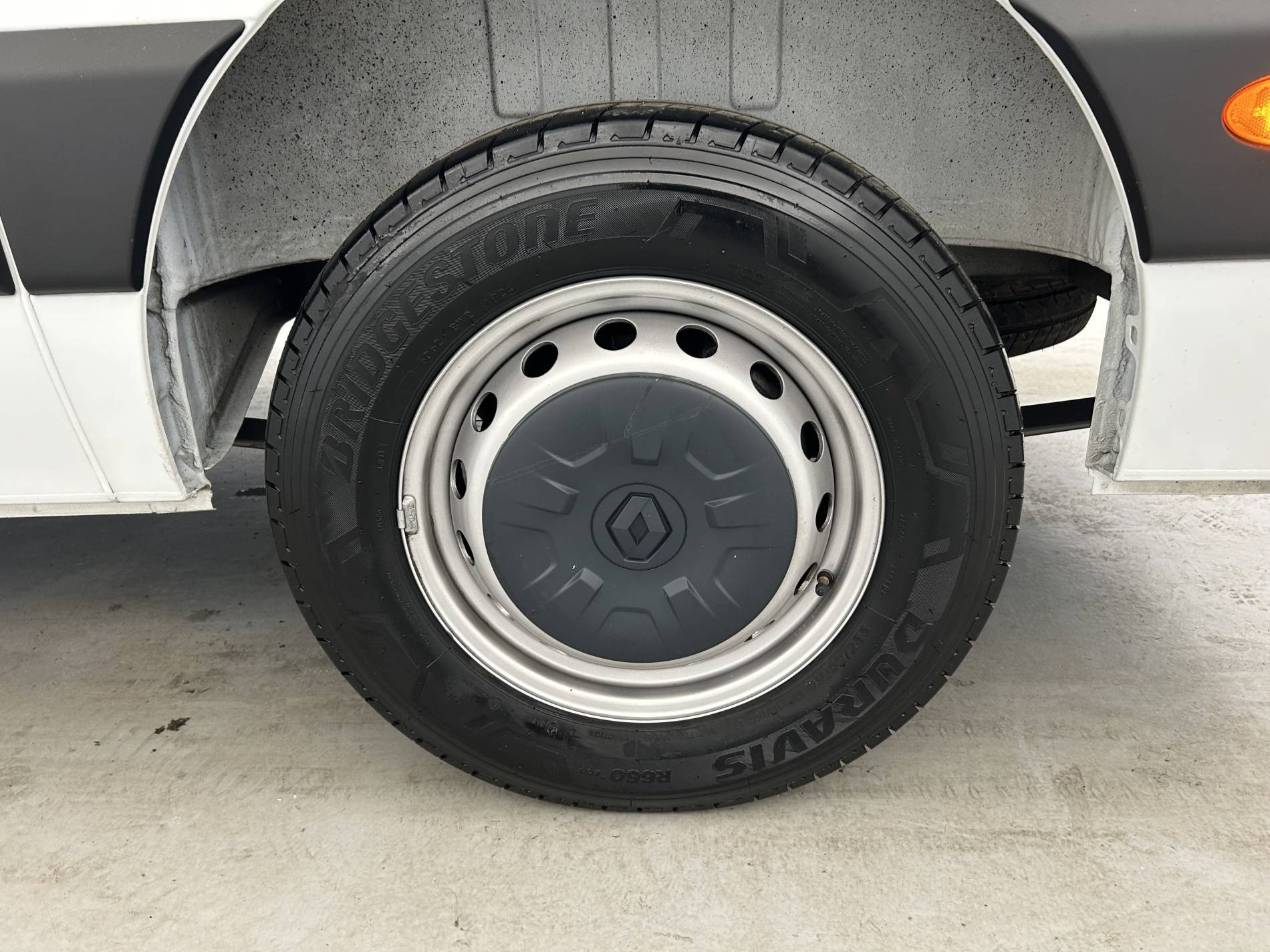 Vente en ligne Renault Master Fourgon MASTER FGN TRAC F3500 L3H3 BLUE DCI 135 au prix de 26 490 €