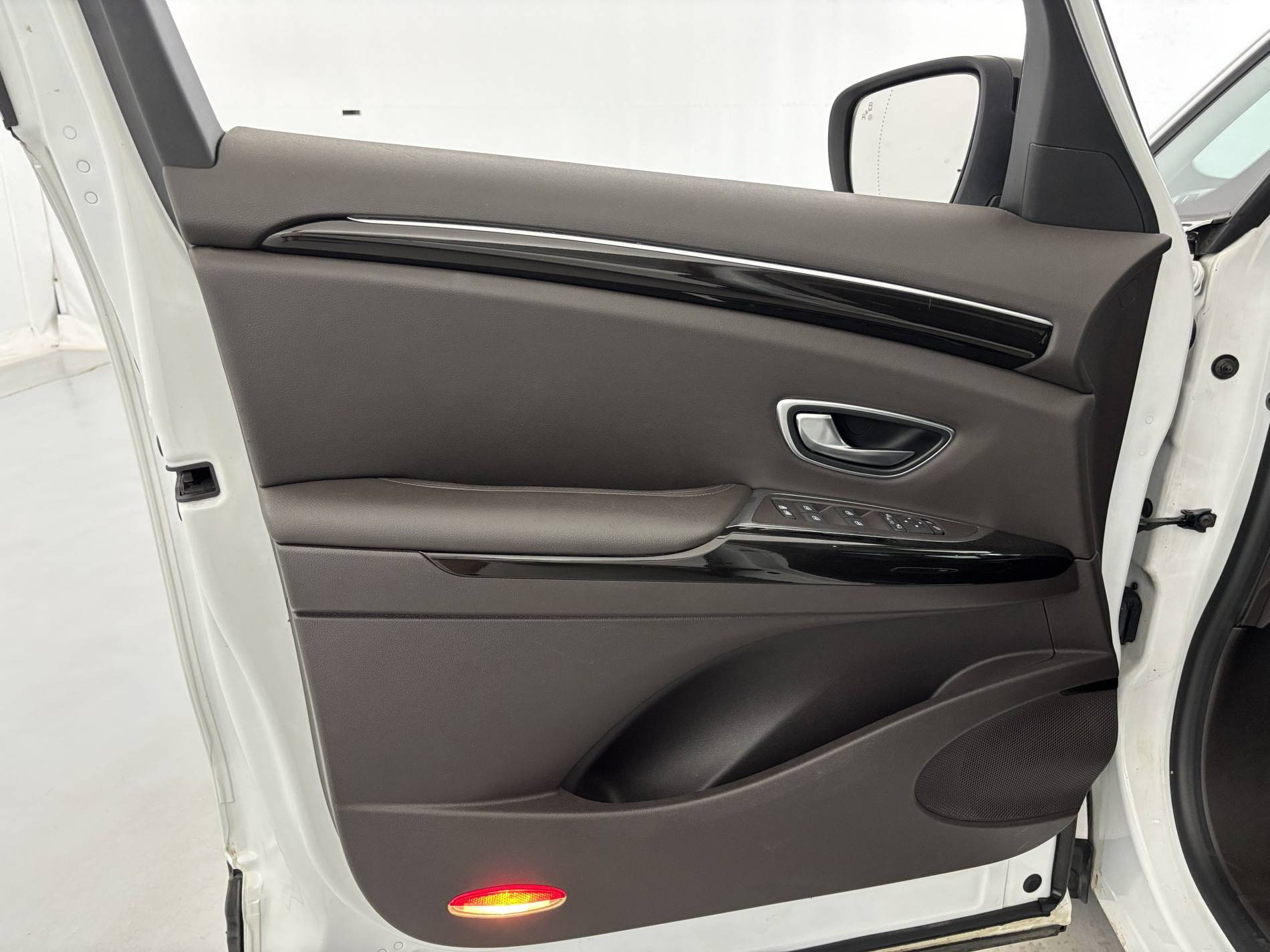 Vente en ligne Renault Espace 5 Espace dCi 160 Energy Twin Turbo au prix de 16 990 €