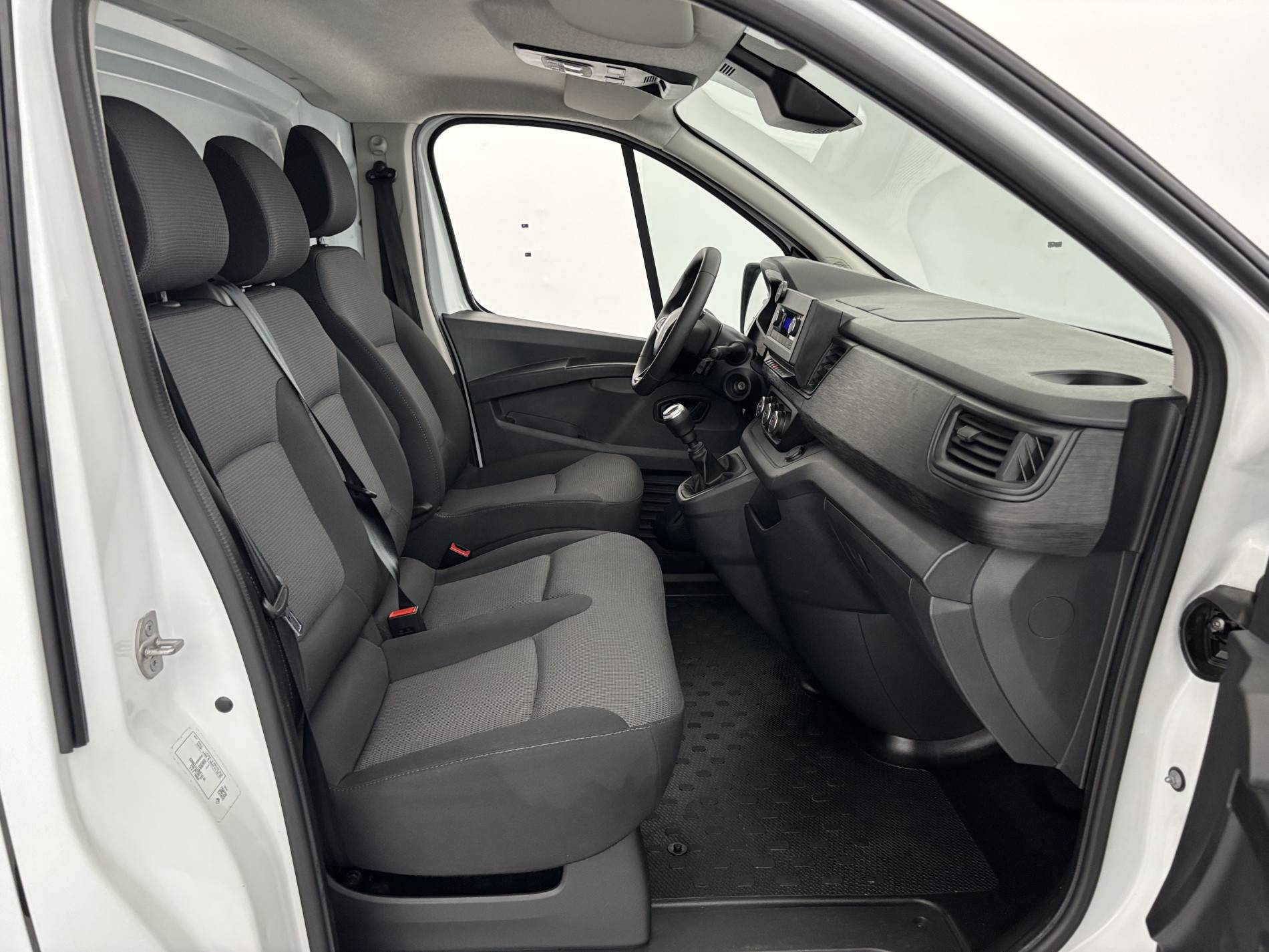 Vente en ligne Renault Trafic 3 Fourgon TRAFIC FG BLUE DCI 130 L1H1 3T GSR2 au prix de 22 900 €