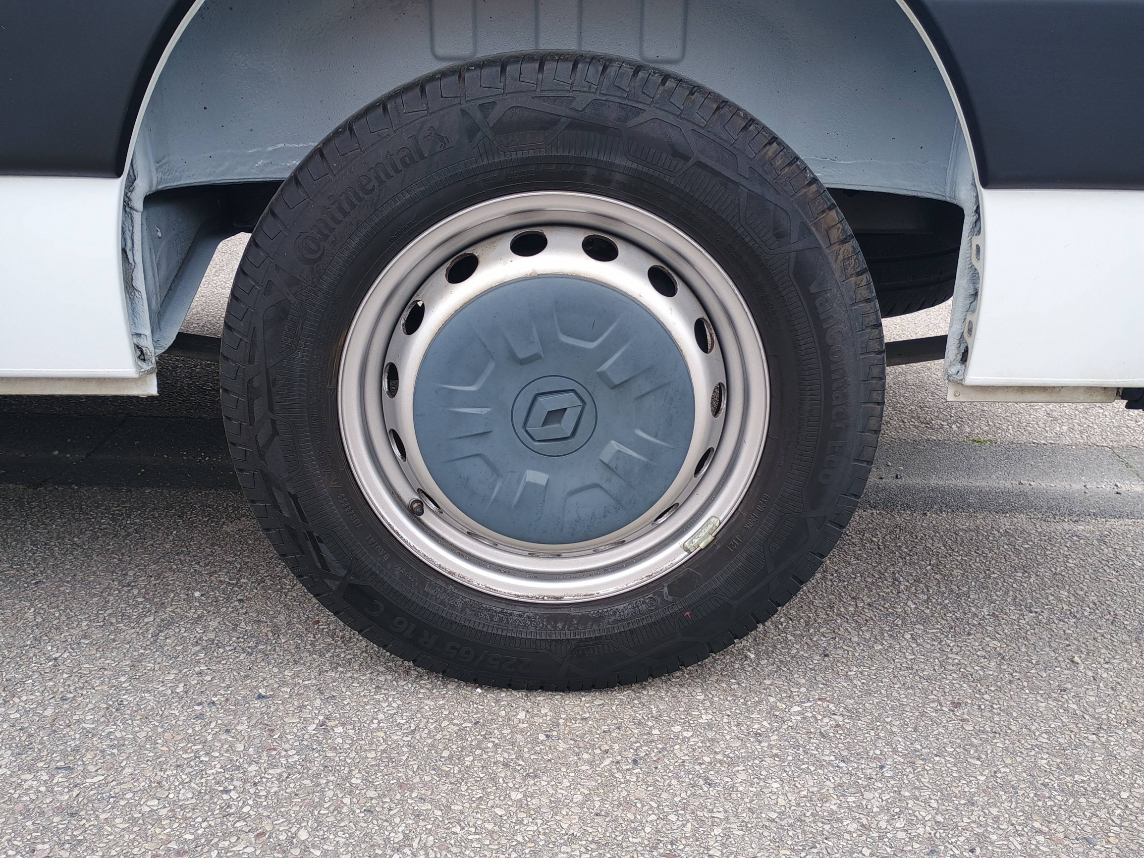 Vente en ligne Renault Master Fourgon MASTER FGN TRAC F3500 L2H3 DCI 135 au prix de 23 990 €