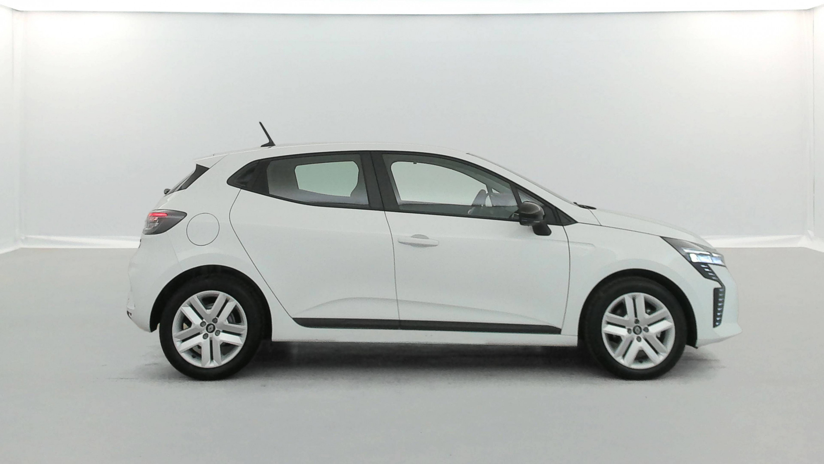 Vente en ligne Renault Clio 5 Clio E-Tech full hybrid 145 ch GSR2 au prix de 19 990 €
