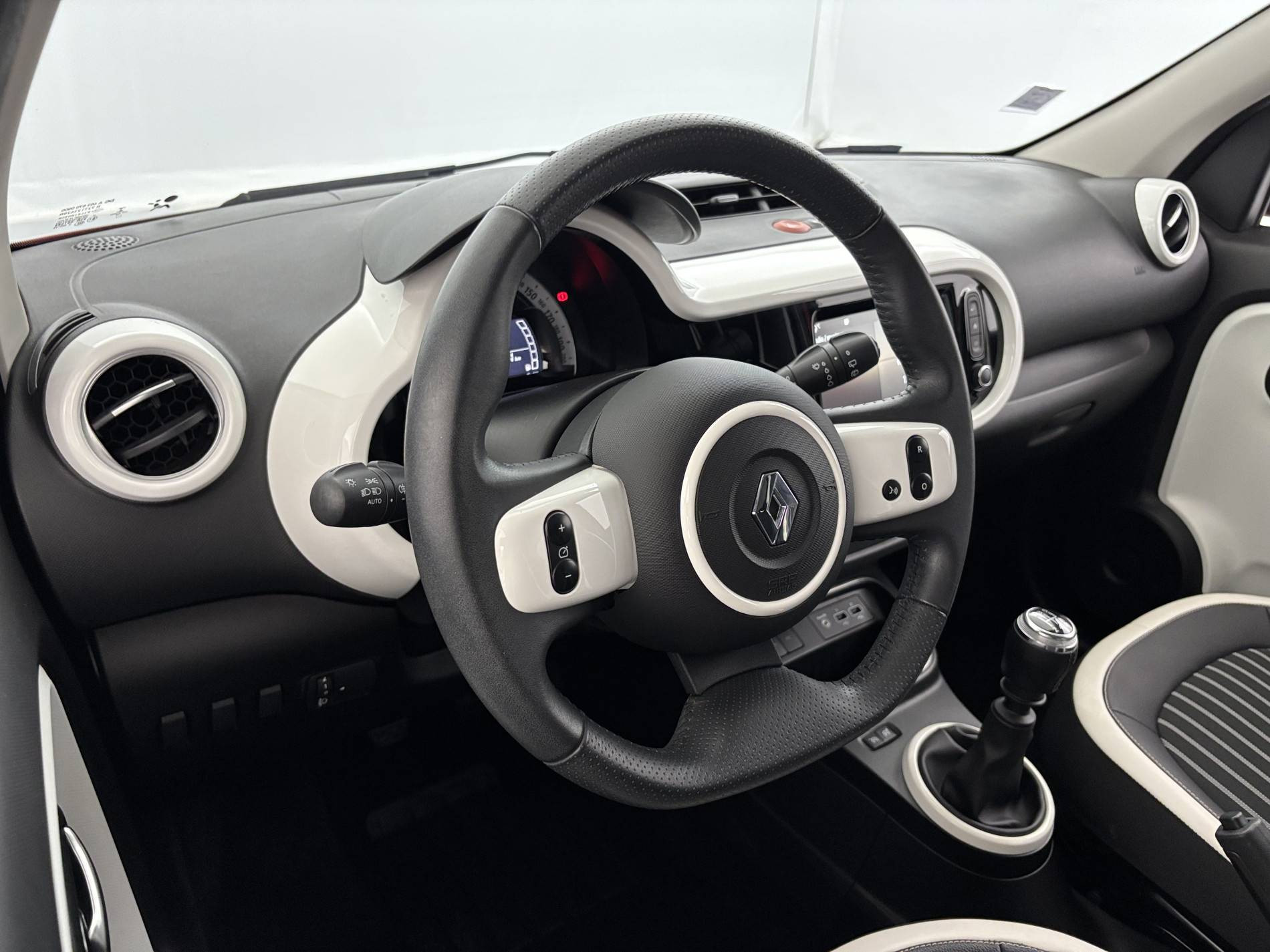 Vente en ligne Renault Twingo 3  TCe 95 au prix de 11 390 €