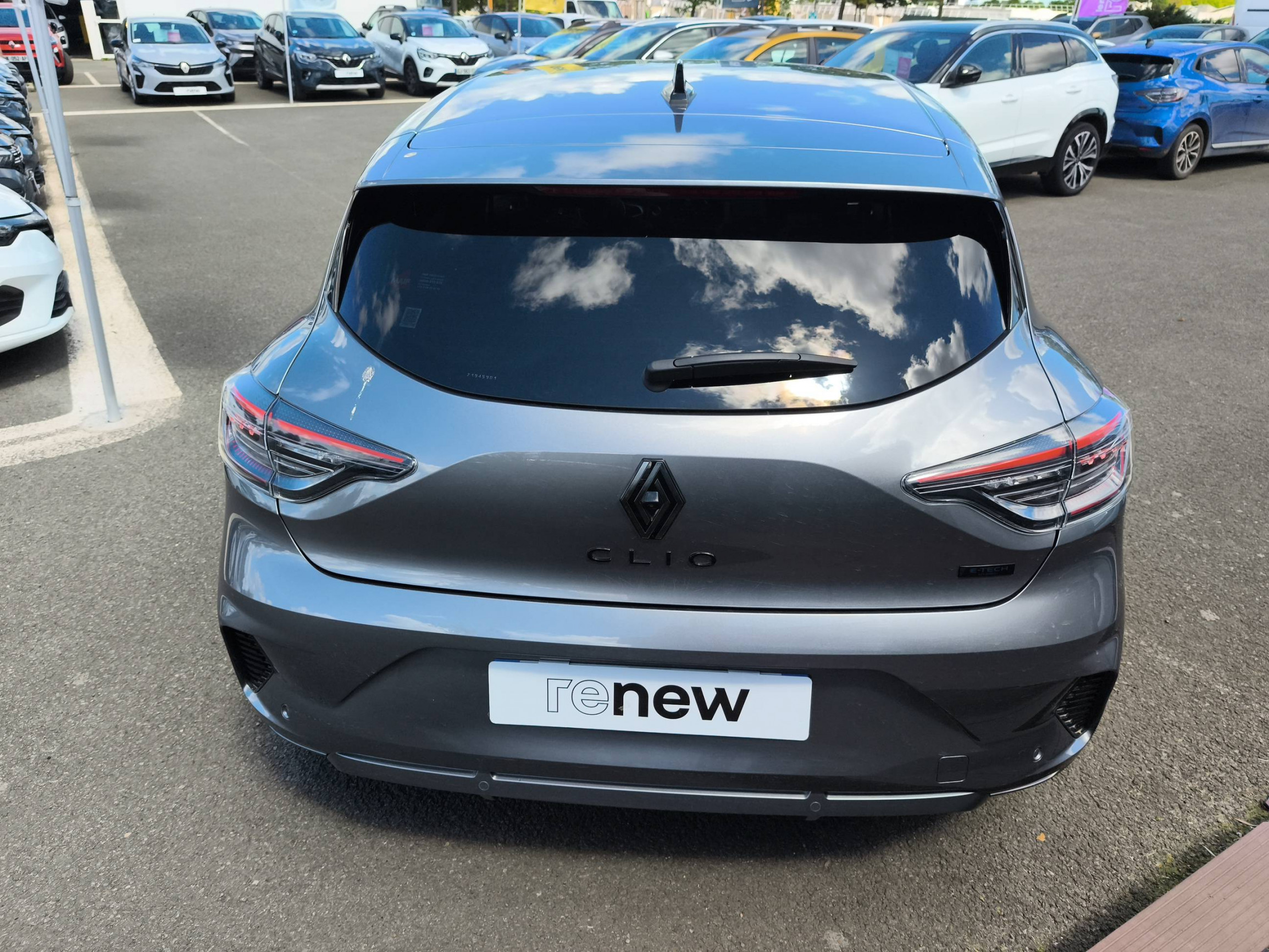 Vente en ligne Renault Clio 5 Clio E-Tech full hybrid 145 au prix de 22 290 €