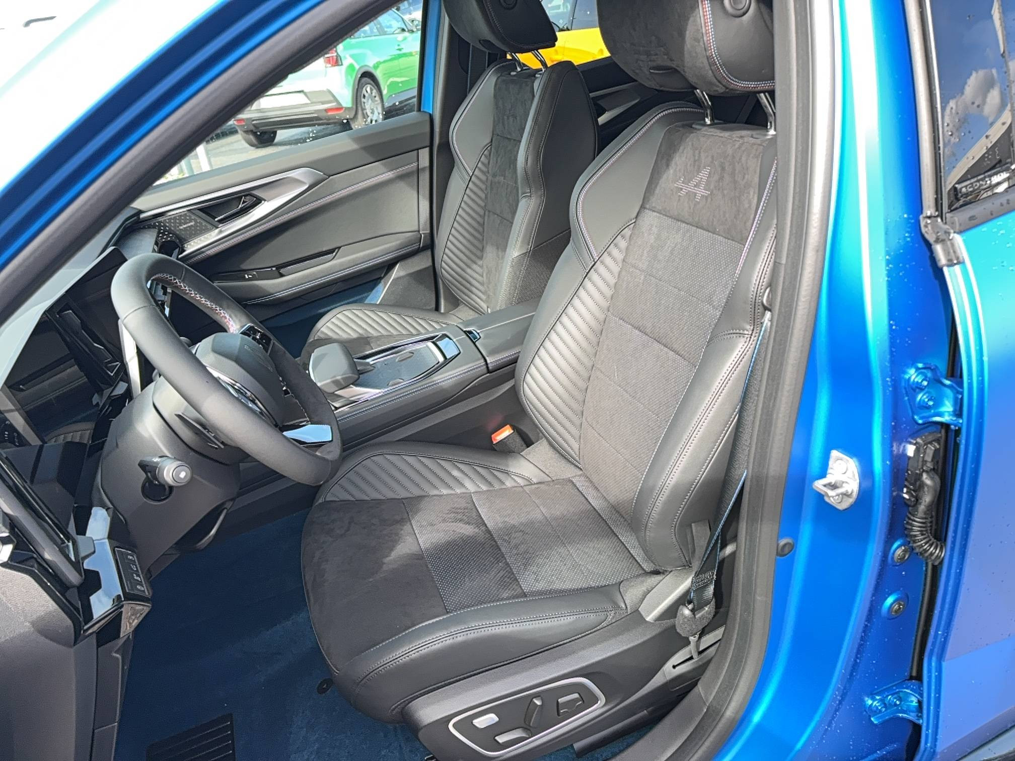 Vente en ligne Renault Rafale  hyper hybrid E-Tech 300 ch 4x4 au prix de 59 900 €