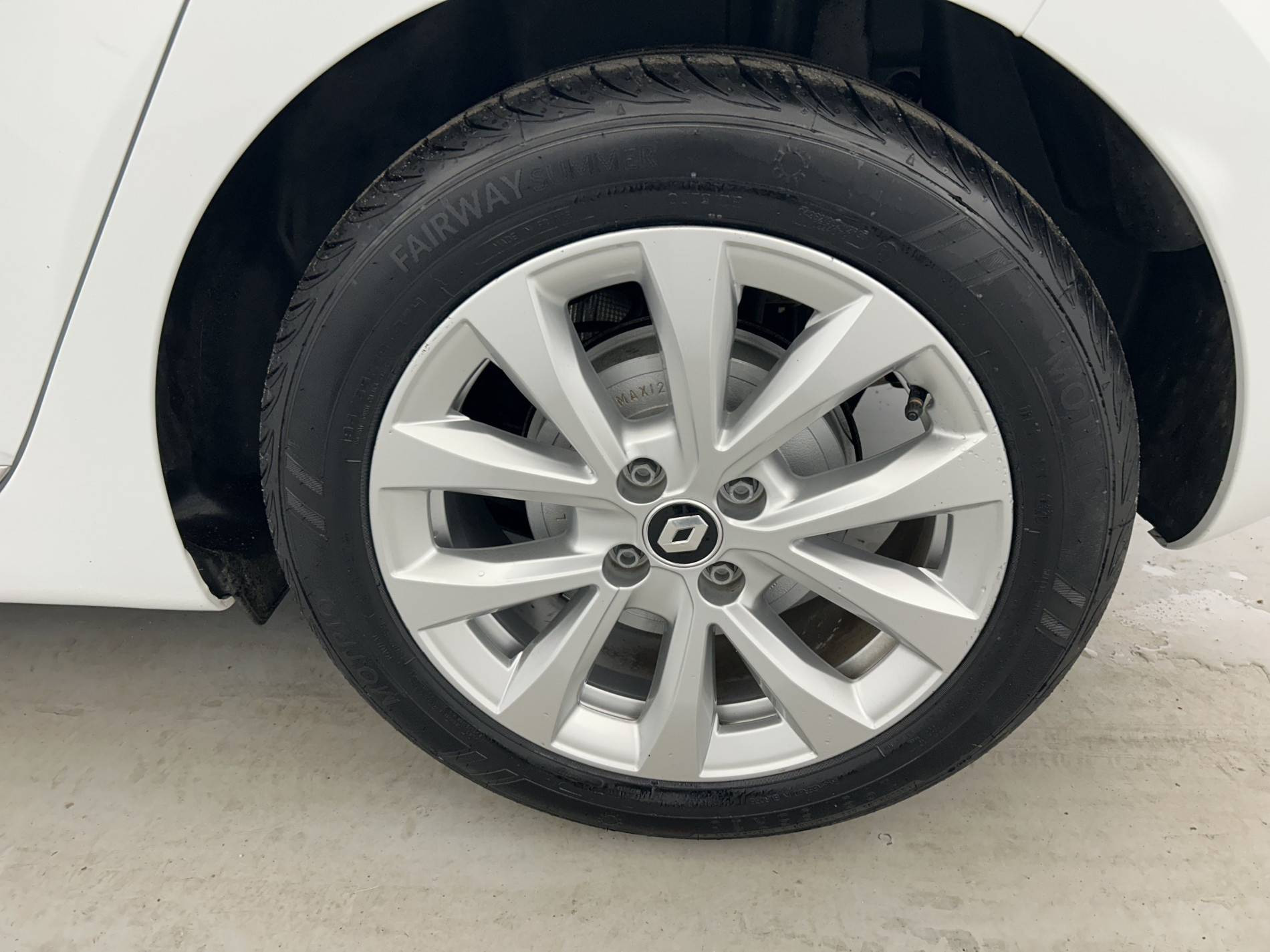 Vente en ligne Renault Clio 5 Clio E-Tech full hybrid 145 au prix de 17 590 €