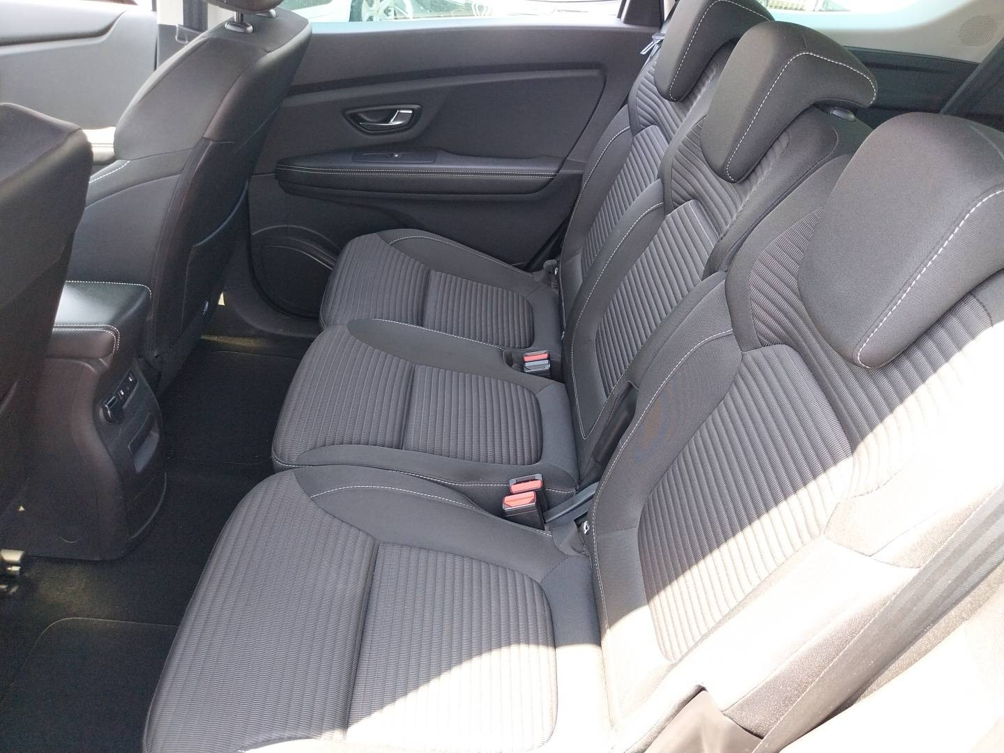 Vente en ligne Renault Grand Scenic 4 Grand Scenic TCe 140 au prix de 19 590 €