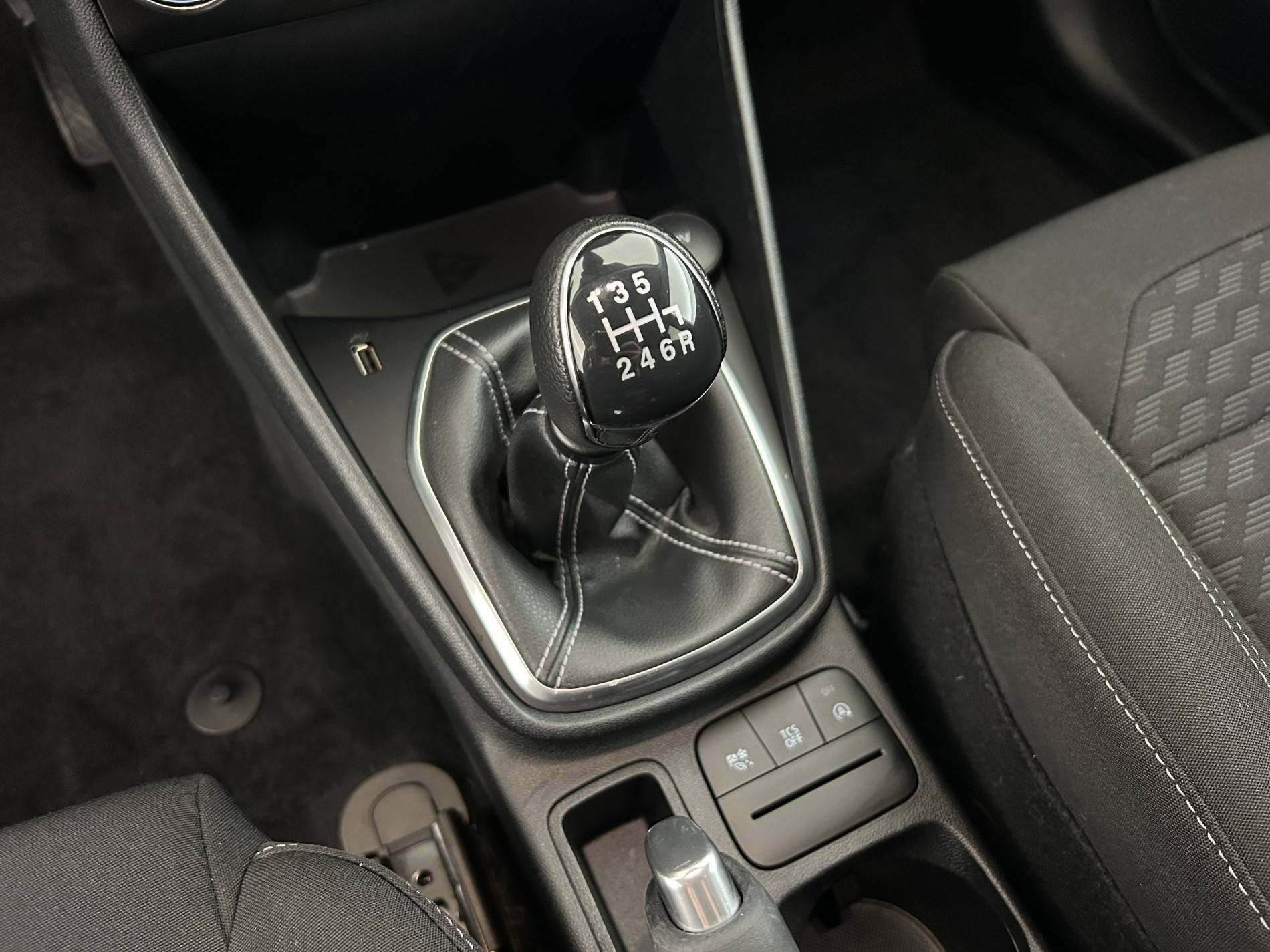Vente en ligne Ford Fiesta  1.0 Flexifuel 95 ch S&S BVM6 au prix de 17 490 €