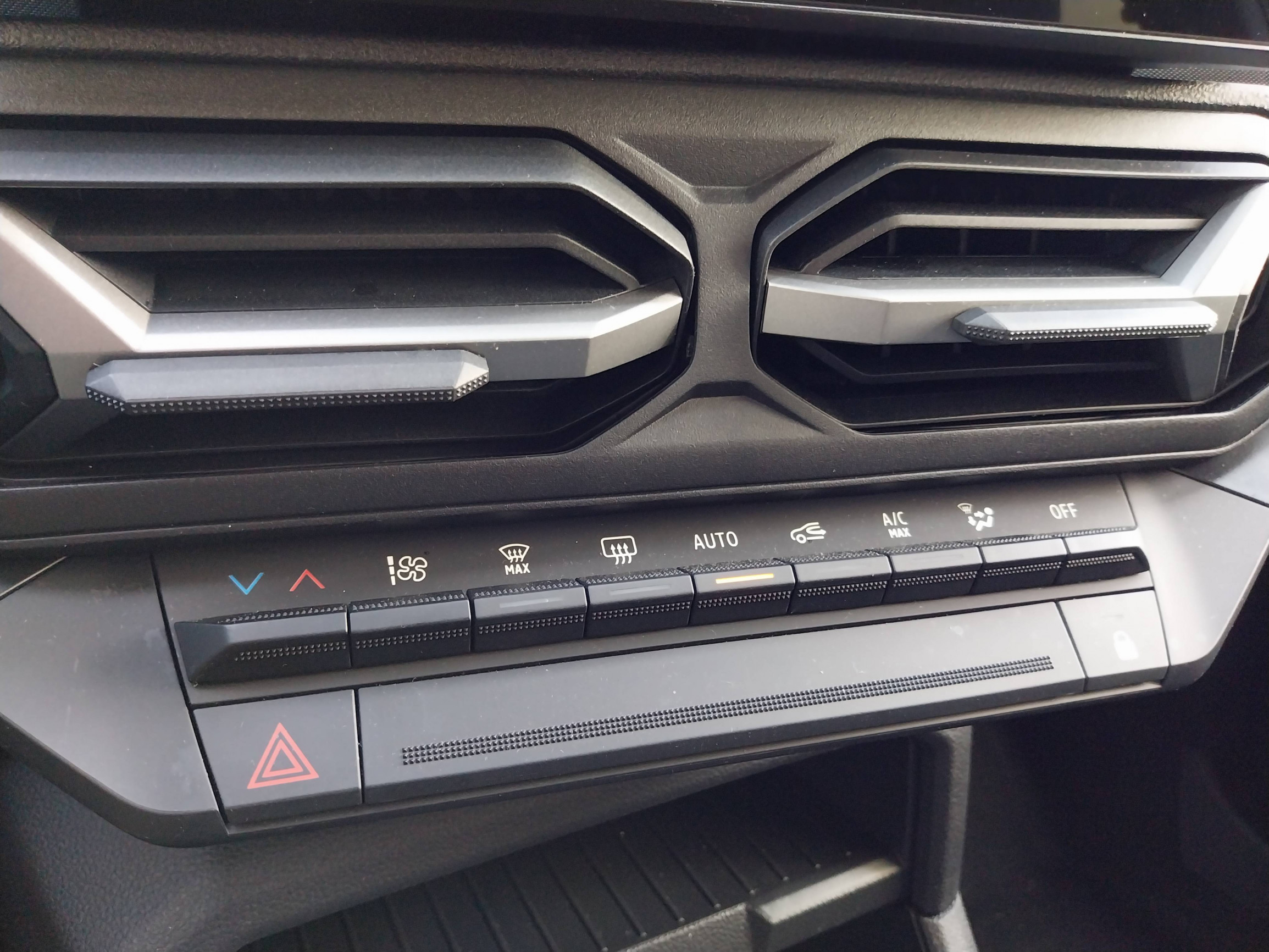 Vente en ligne Dacia Duster  Hybrid 140 au prix de 27 290 €