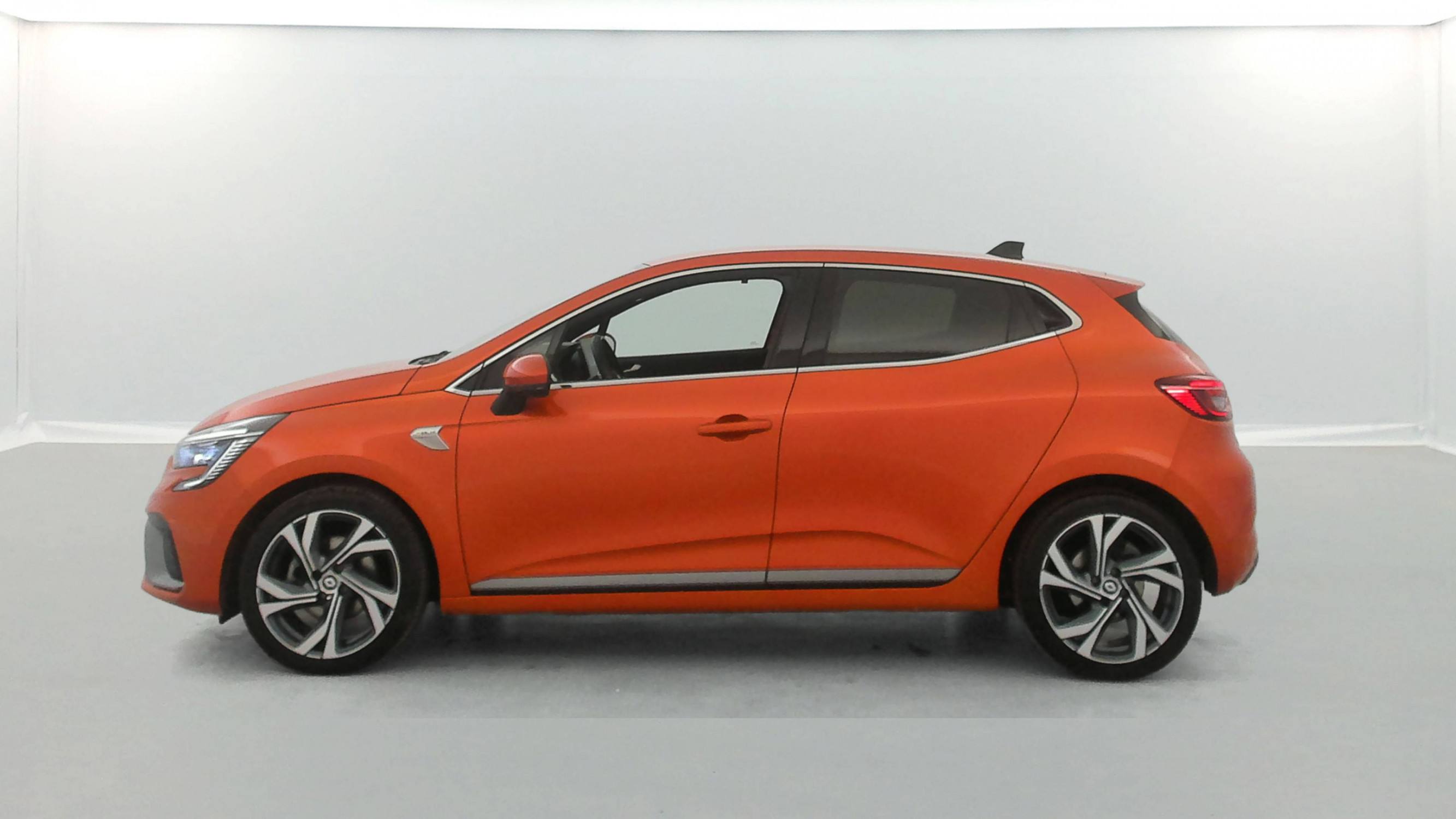 Vente en ligne Renault Clio 5 Clio TCe 140 - 21N au prix de 14 990 €