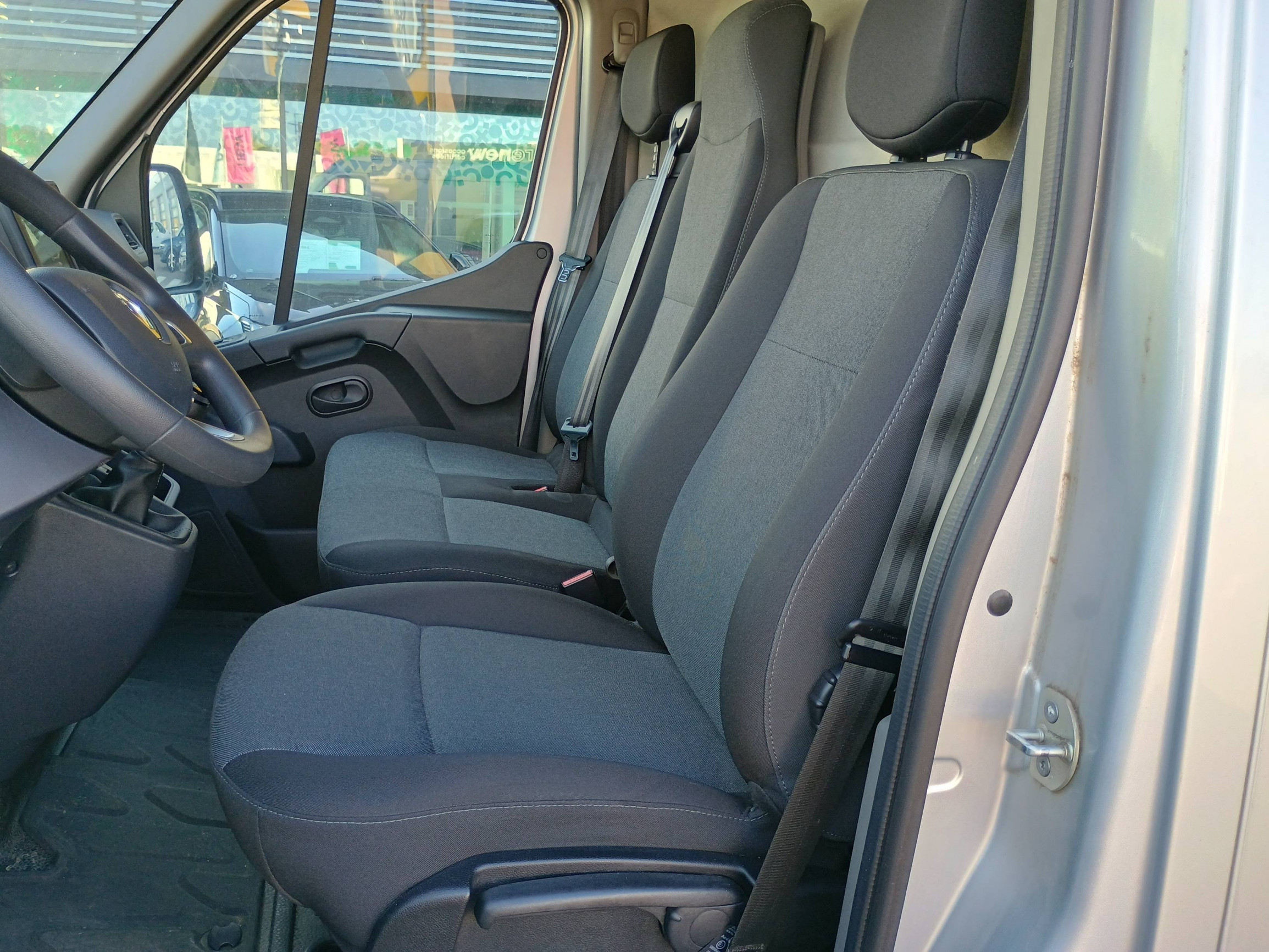 Vente en ligne Renault Master Fourgon MASTER FGN TRAC F3500 L2H2 BLUE DCI 180 au prix de 27 991 €