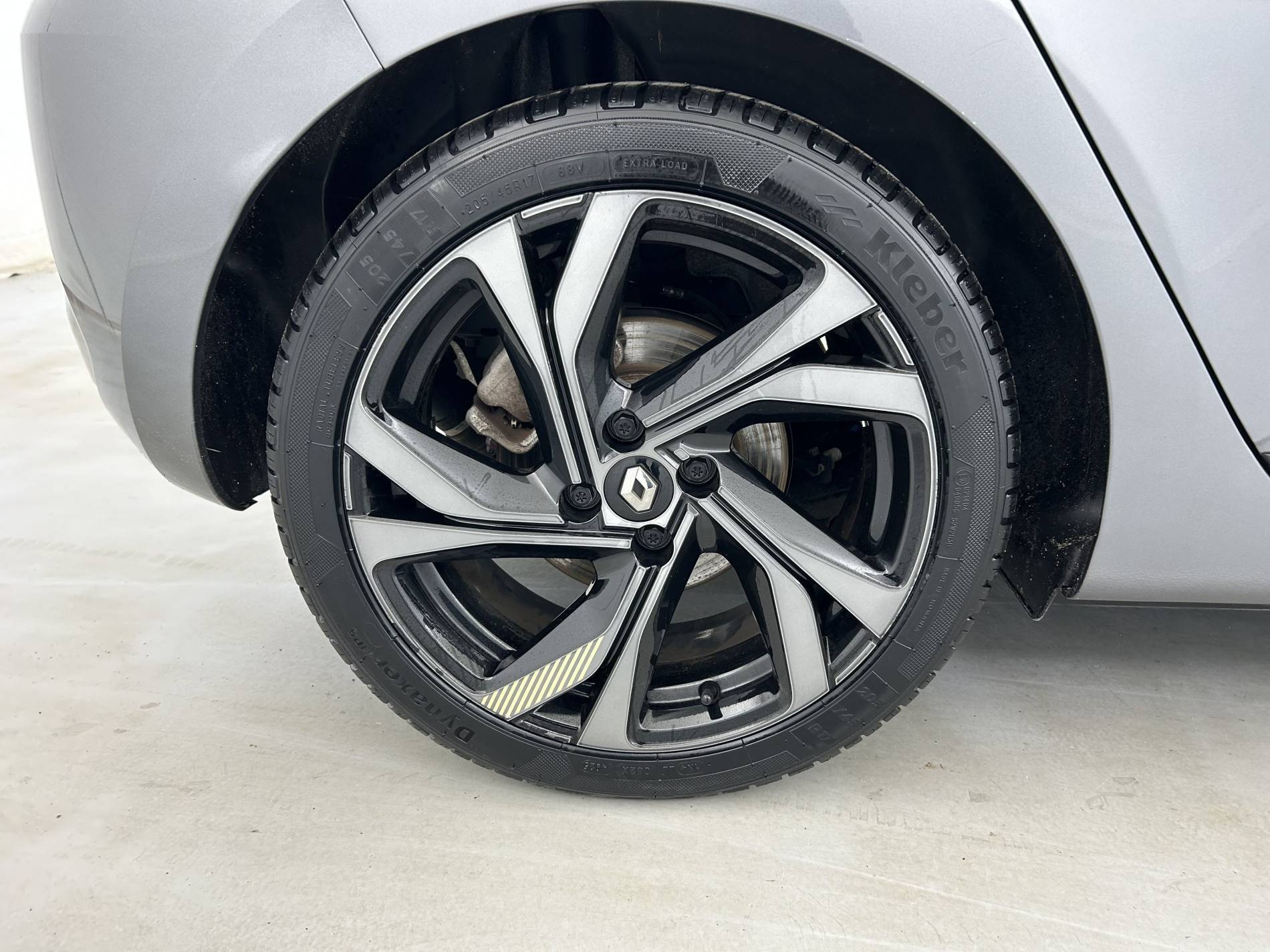 Vente en ligne Renault Clio 5 Clio E-Tech hybride 145 au prix de 19 609 €