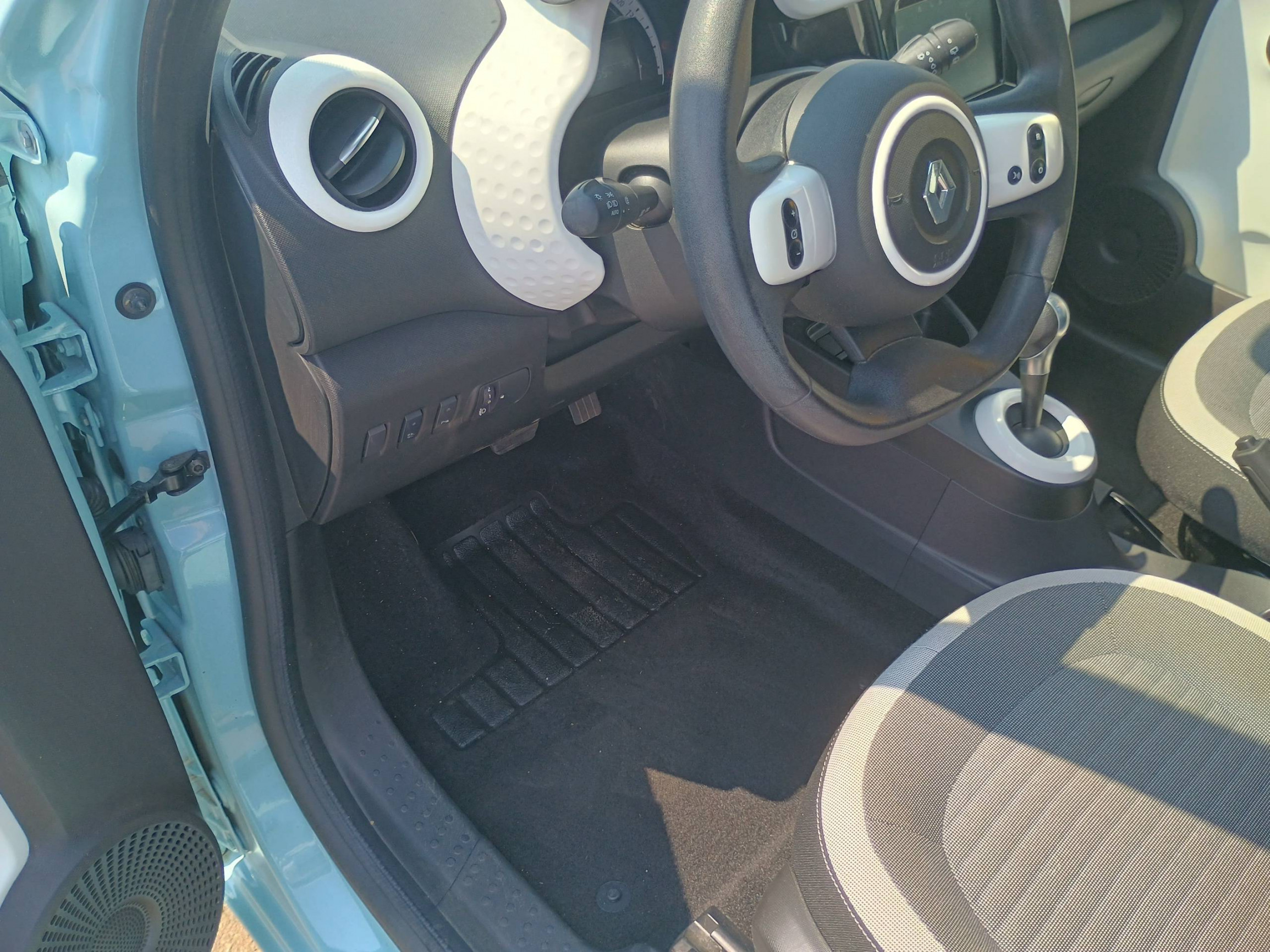 Vente en ligne Renault Twingo Electrique Twingo III E-Tech au prix de 13 491 €
