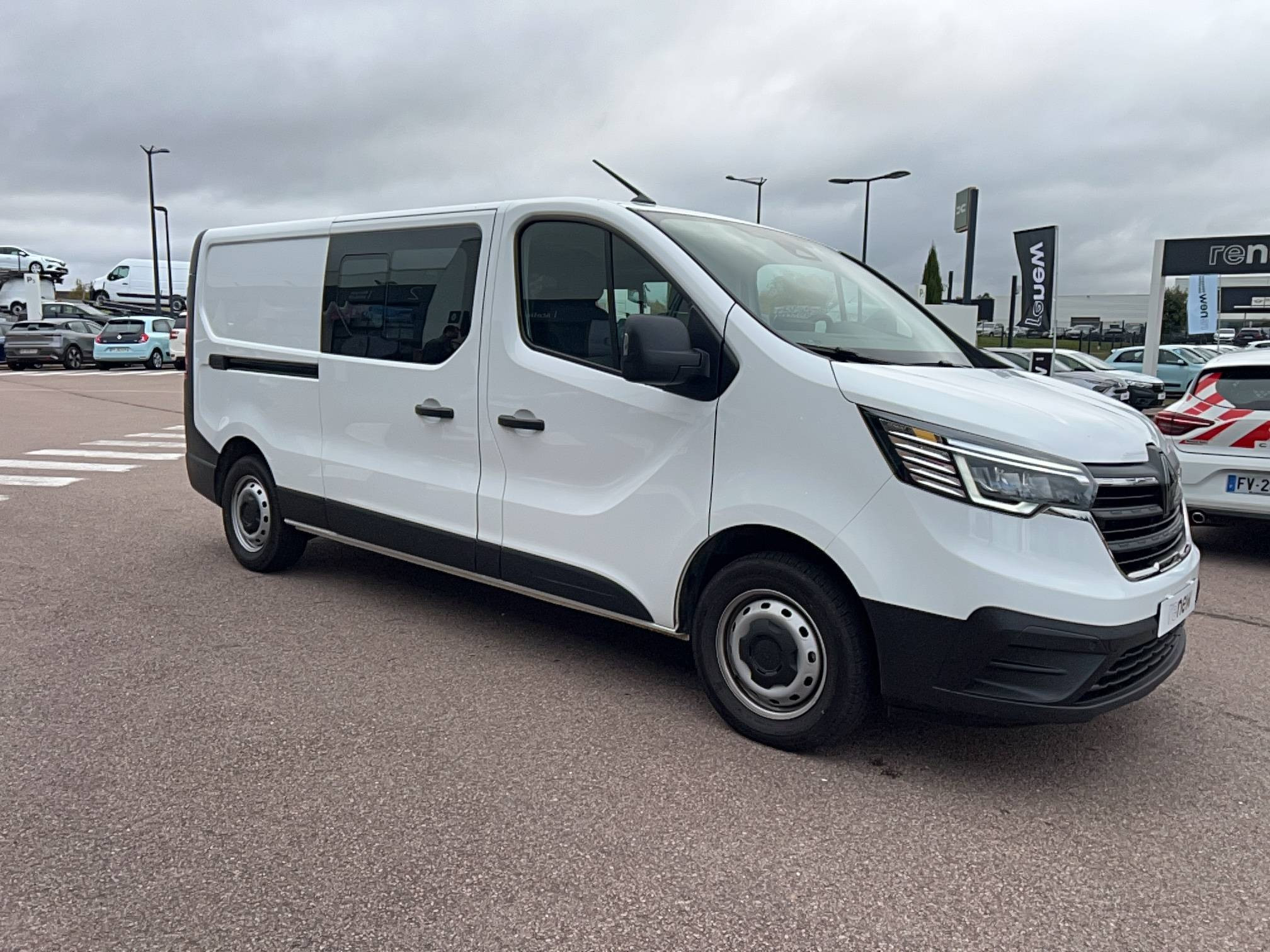 Vente en ligne Renault Trafic Cabine Approfondie TRAFIC CA L2H1 3T BLUE DCI 150 AUTO au prix de 35 990 €
