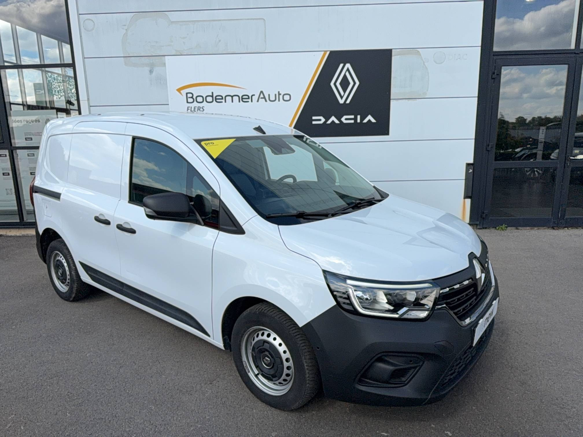 Vente en ligne Renault Kangoo Van  BLUE DCI 95 au prix de 18 900 €