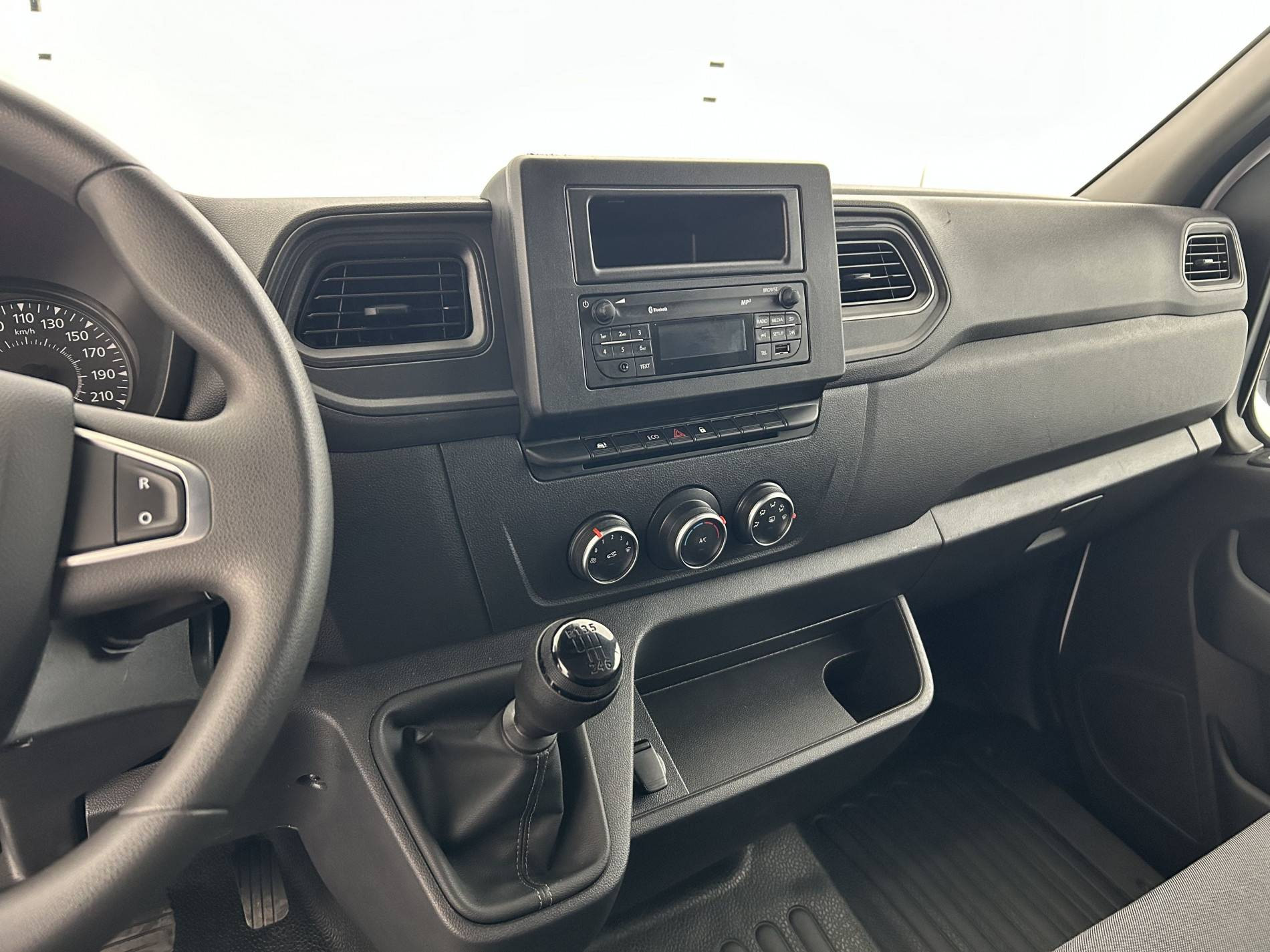 Vente en ligne Renault Master Fourgon MASTER FGN TRAC F3500 L2H2 BLUE DCI 135 au prix de 25 790 €