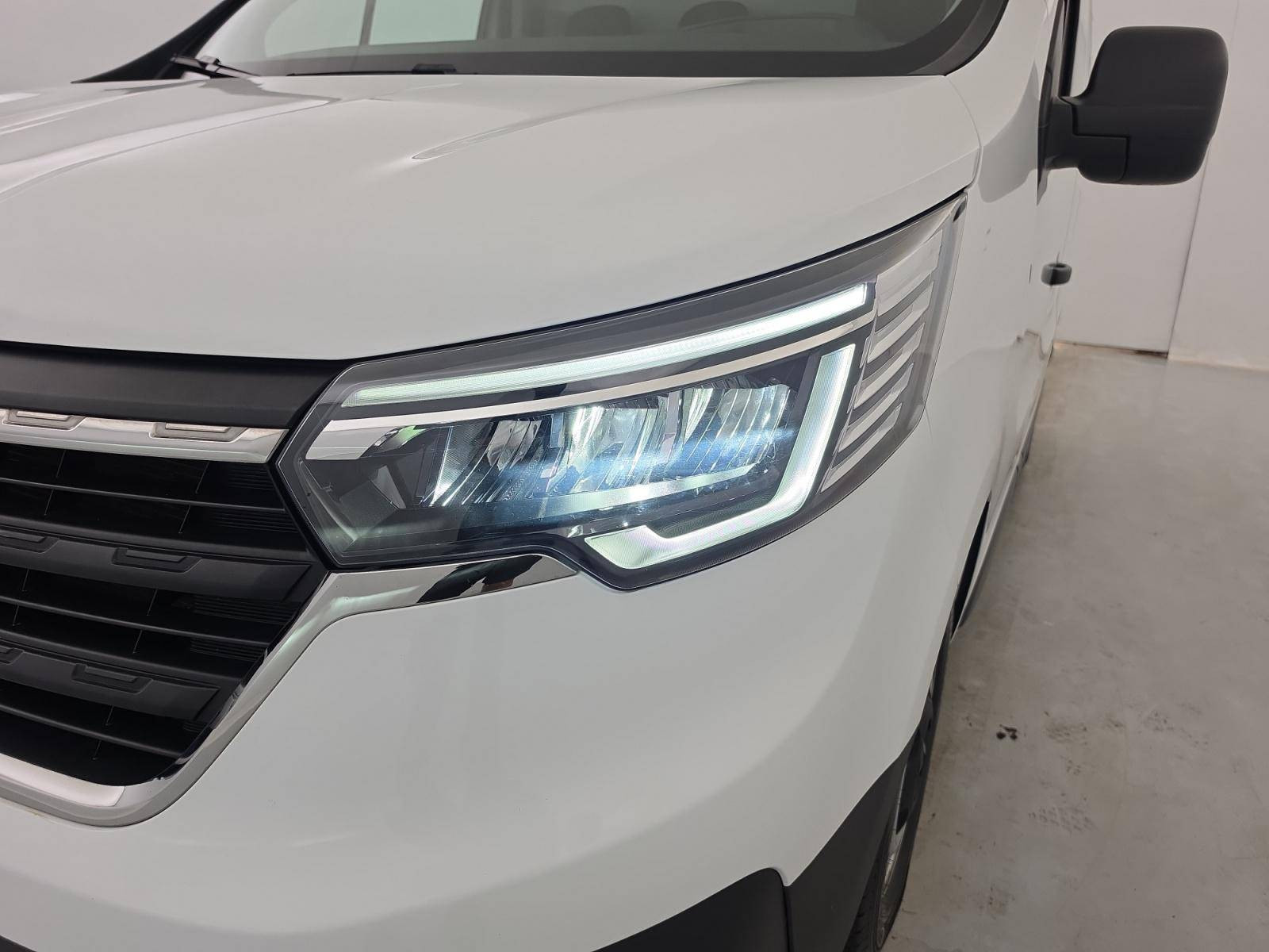 Vente en ligne Renault Trafic 3 Fourgon TRAFIC FG BLUE DCI 130 L1H1 3T GSR2 au prix de 23 900 €