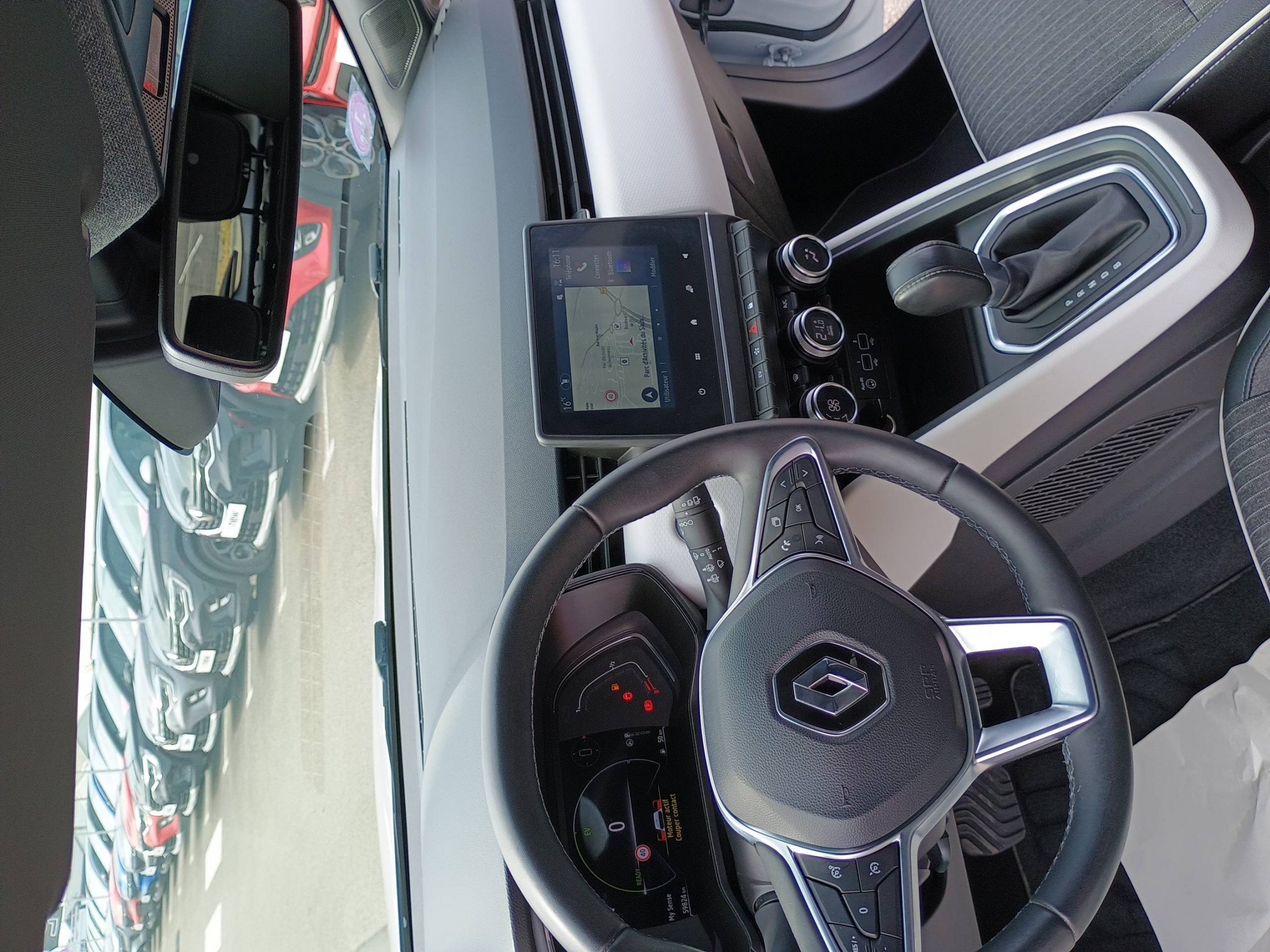Vente en ligne Renault Clio 5 Clio E-Tech full hybrid 145 au prix de 16 990 €