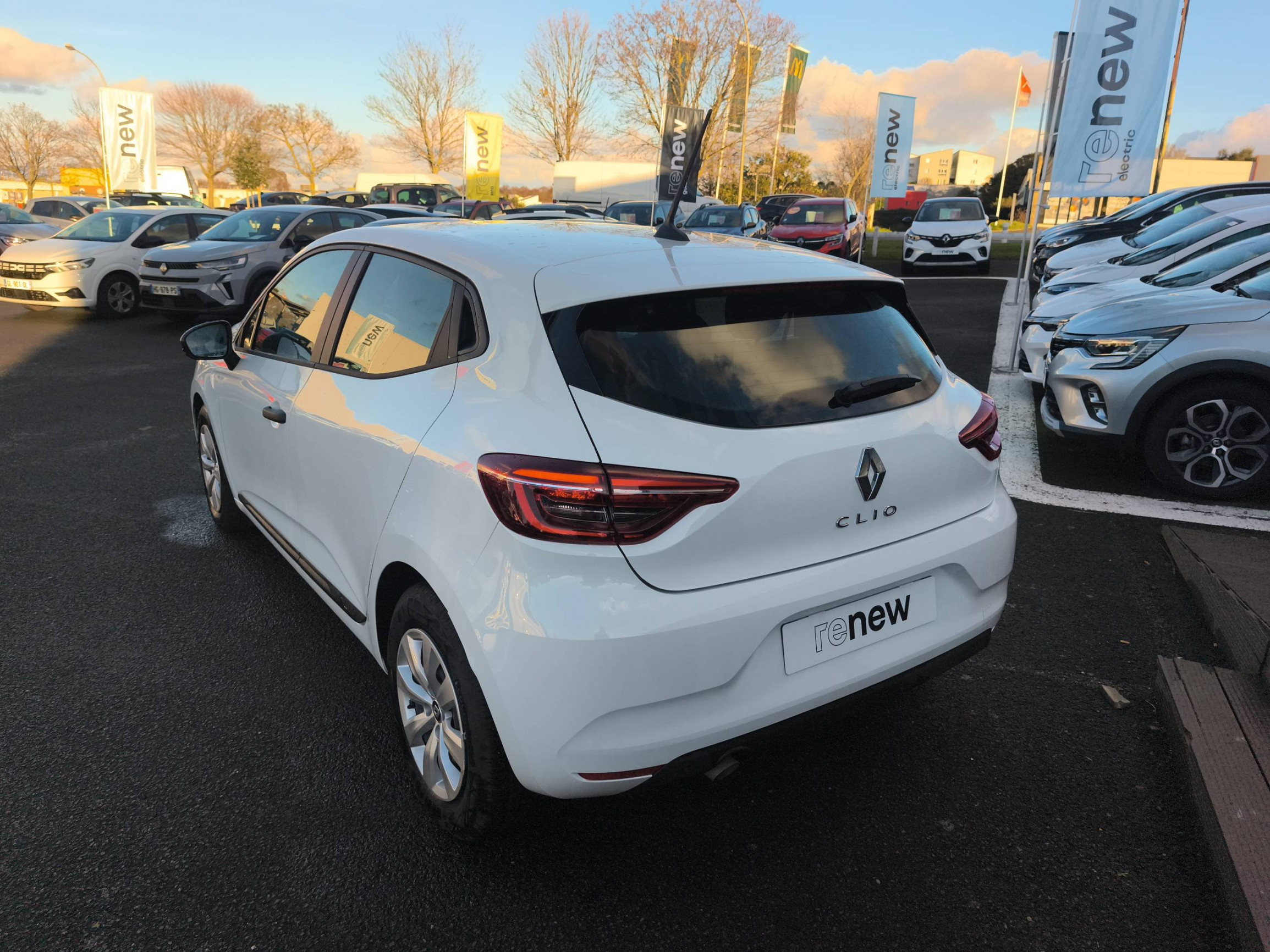 Vente en ligne Renault Clio 5 Clio SCe 65 au prix de 13 290 €